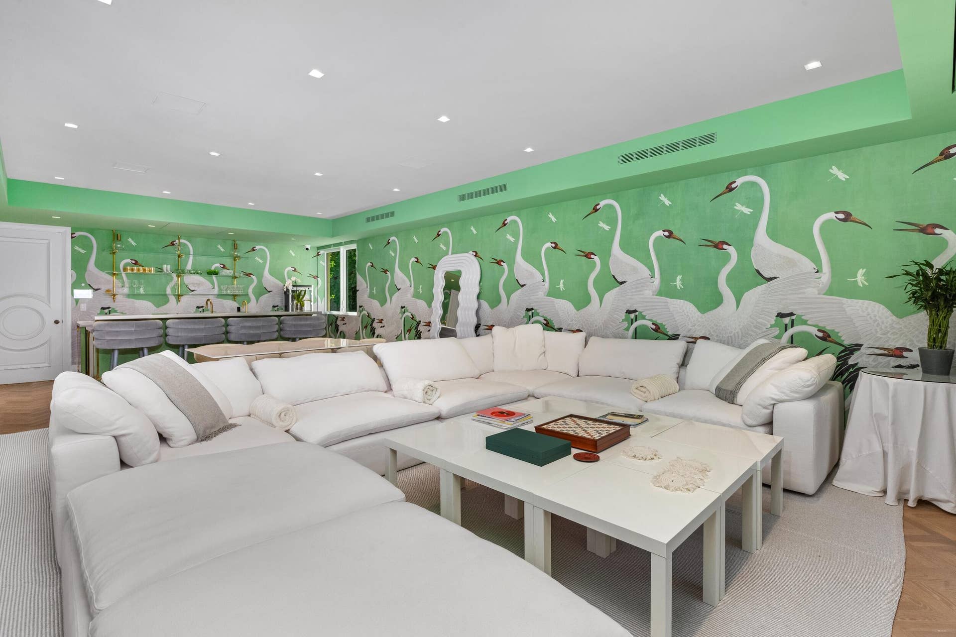 680 S Ocean Boulevard, Palm Beach, FL 33480 Lounge 6