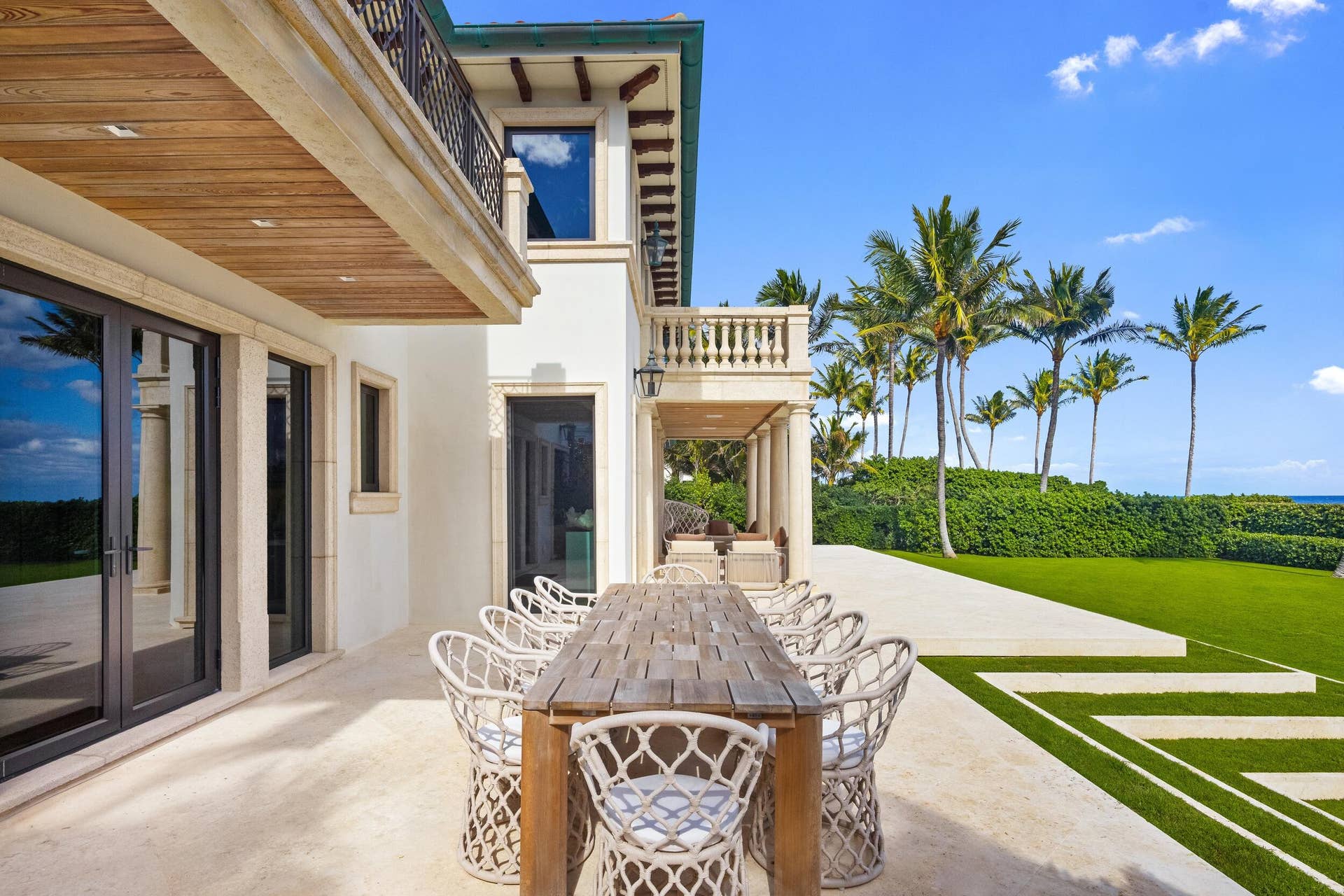 680 S Ocean Boulevard, Palm Beach, FL 33480 Front Outdoor Dining