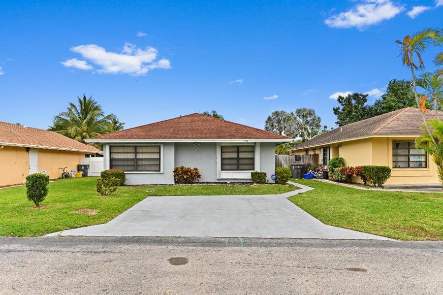 Property photo for 1390 Summit Run Circle, West Palm Beach, FL