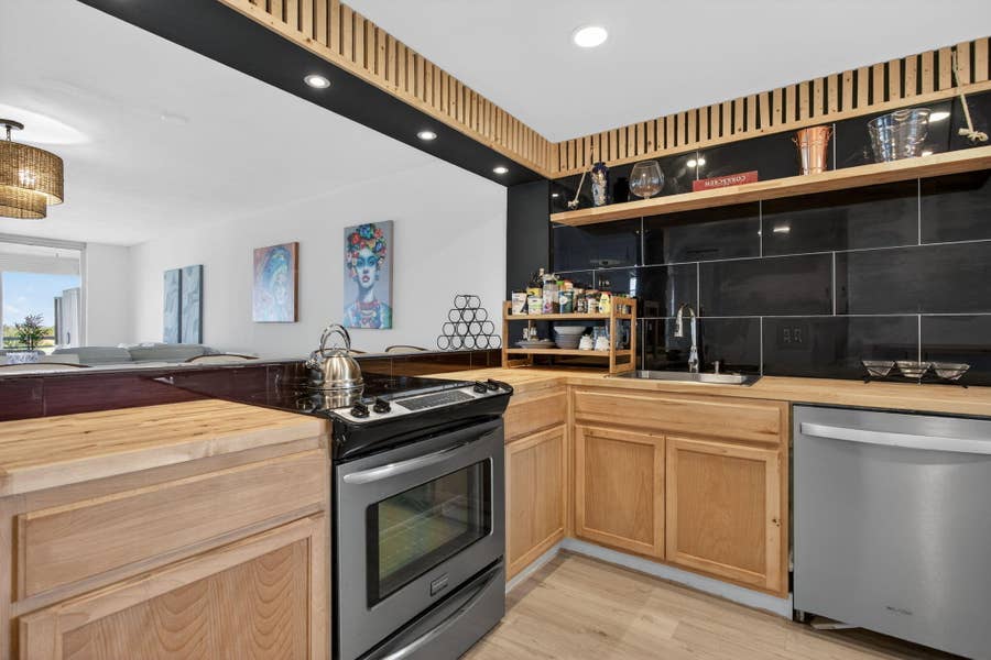 Property photo for 3960 Oaks Clubhouse Drive, Pompano Beach, FL