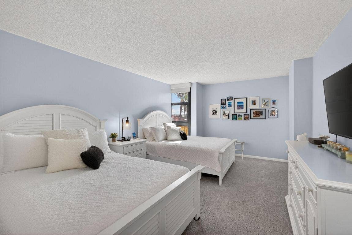 5510 N Ocean Drive, #2d, Singer Island, FL 33404