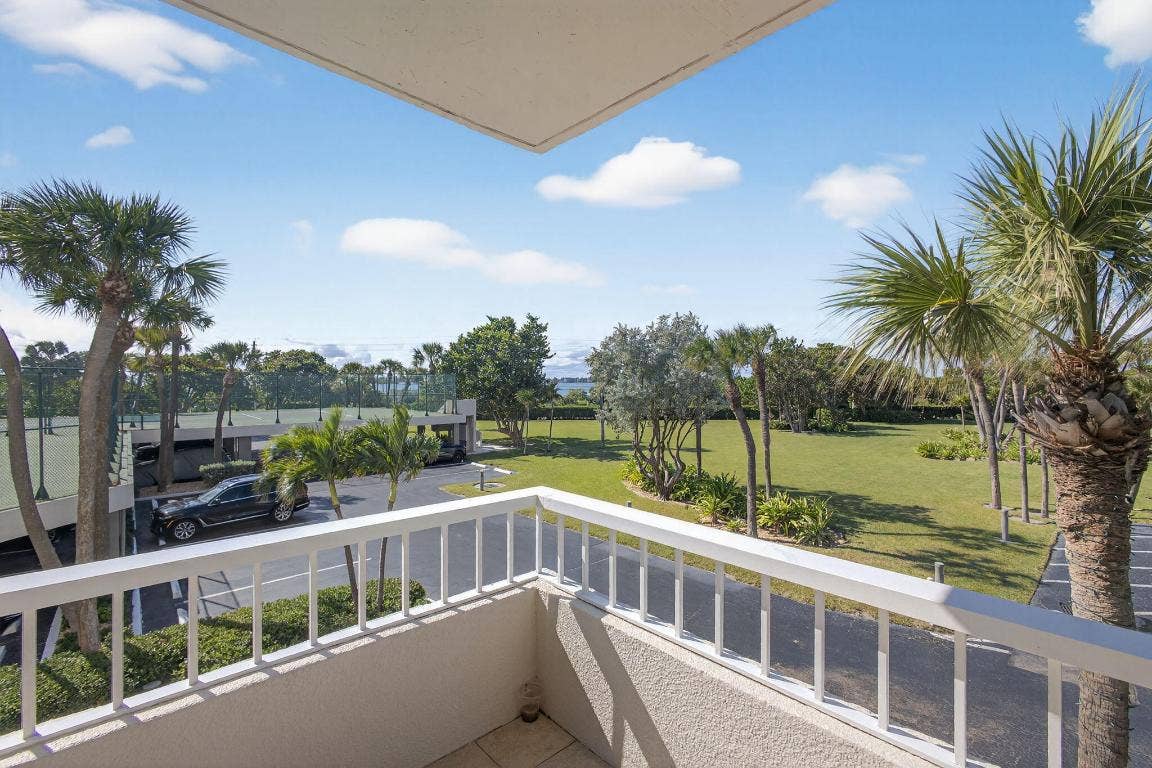 5510 N Ocean Drive, #2d, Singer Island, FL 33404