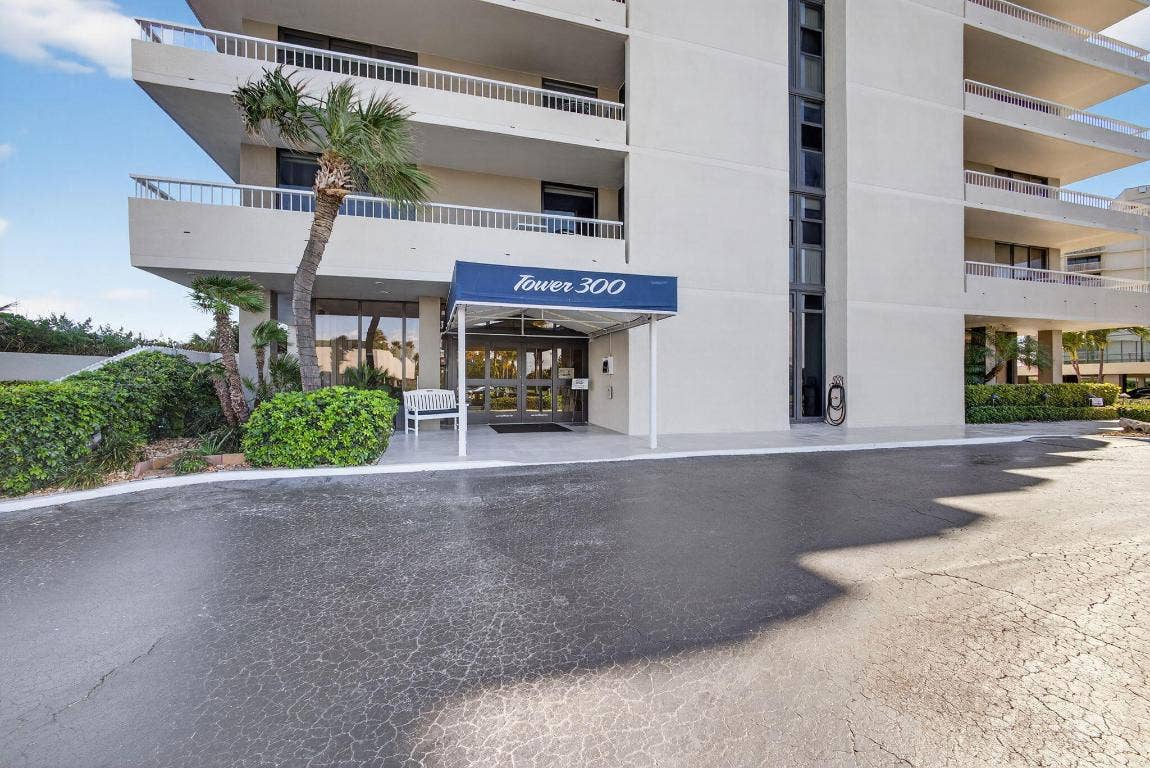 5510 N Ocean Drive, #2d, Singer Island, FL 33404
