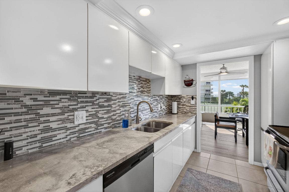 5510 N Ocean Drive, #2d, Singer Island, FL 33404