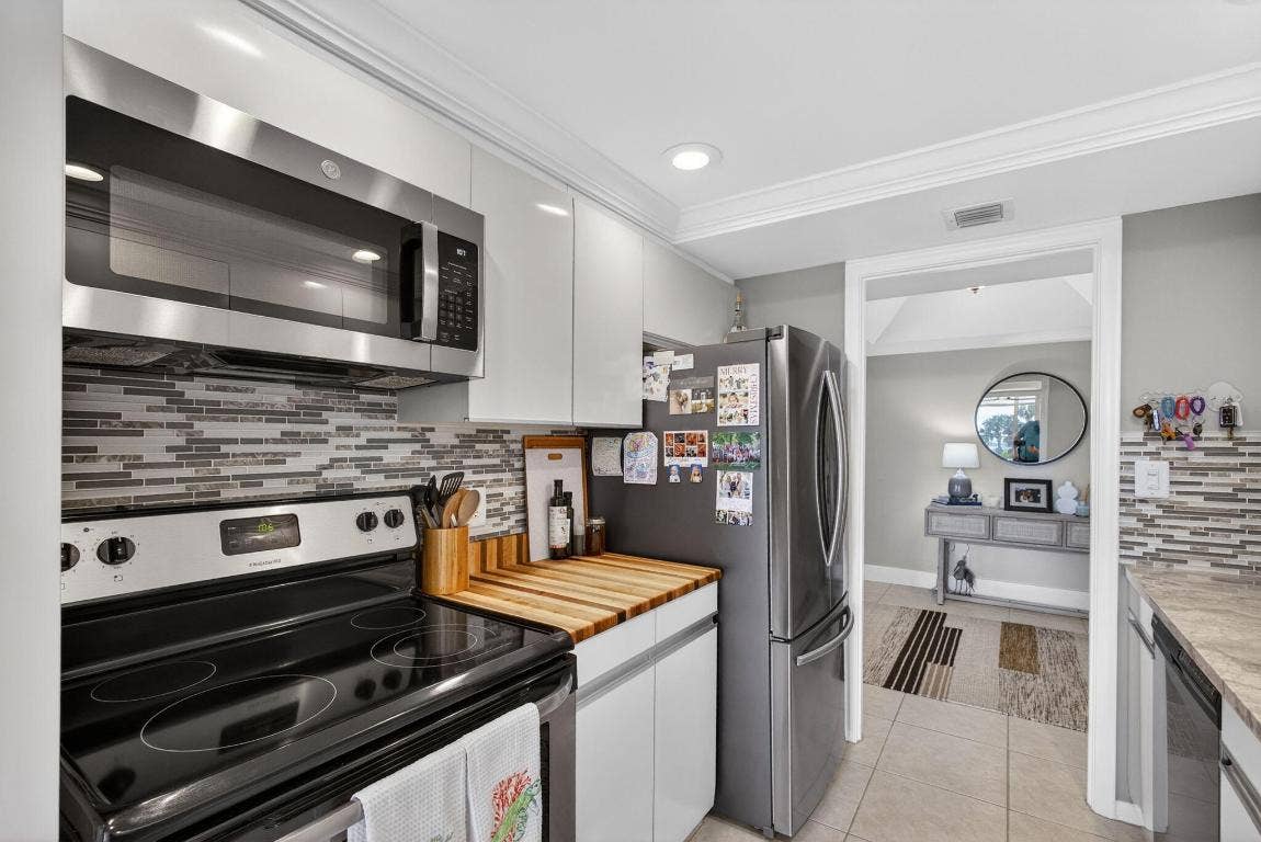 5510 N Ocean Drive, #2d, Singer Island, FL 33404