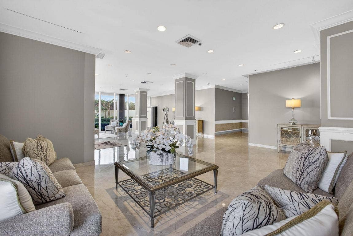5510 N Ocean Drive, #2d, Singer Island, FL 33404