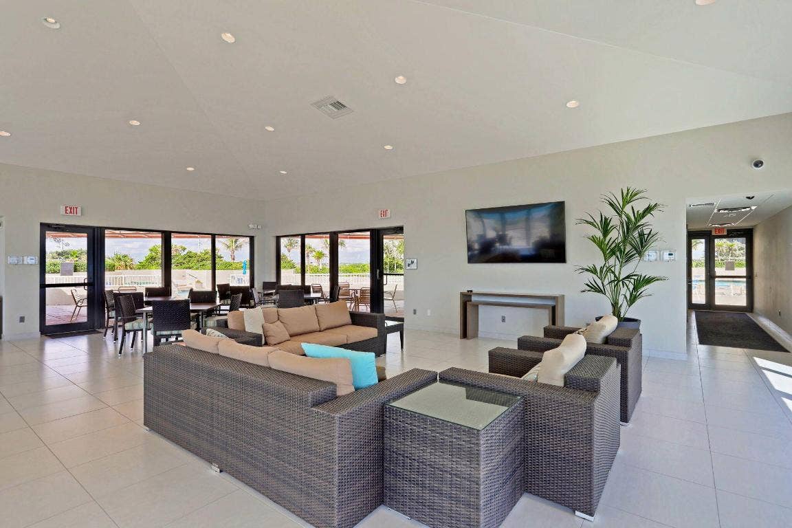 5510 N Ocean Drive, #2d, Singer Island, FL 33404