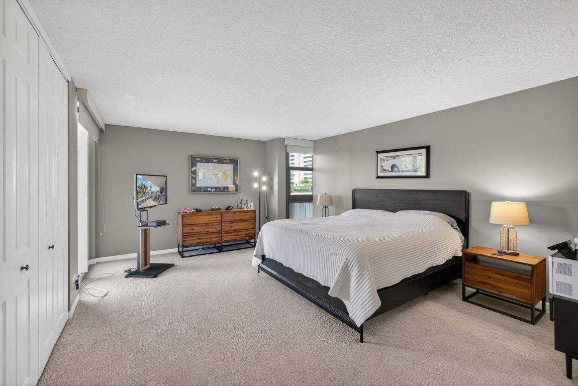 5510 N Ocean Drive, #2d, Singer Island, FL 33404