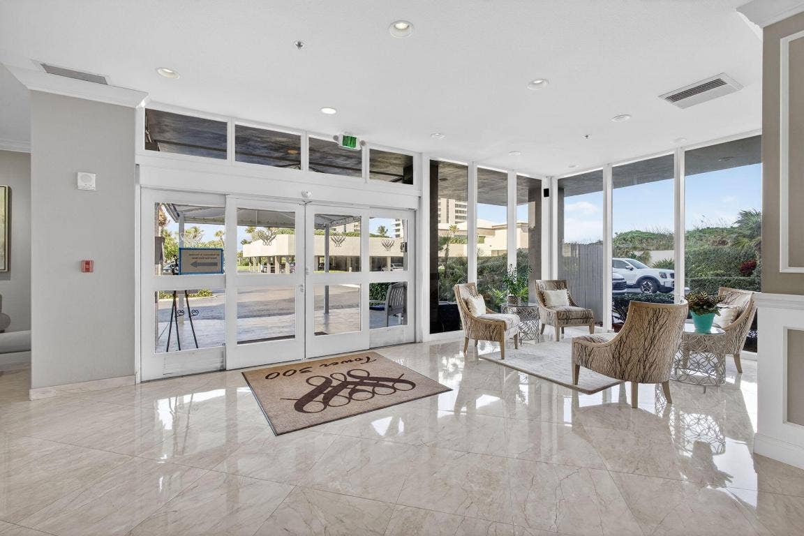 5510 N Ocean Drive, #2d, Singer Island, FL 33404