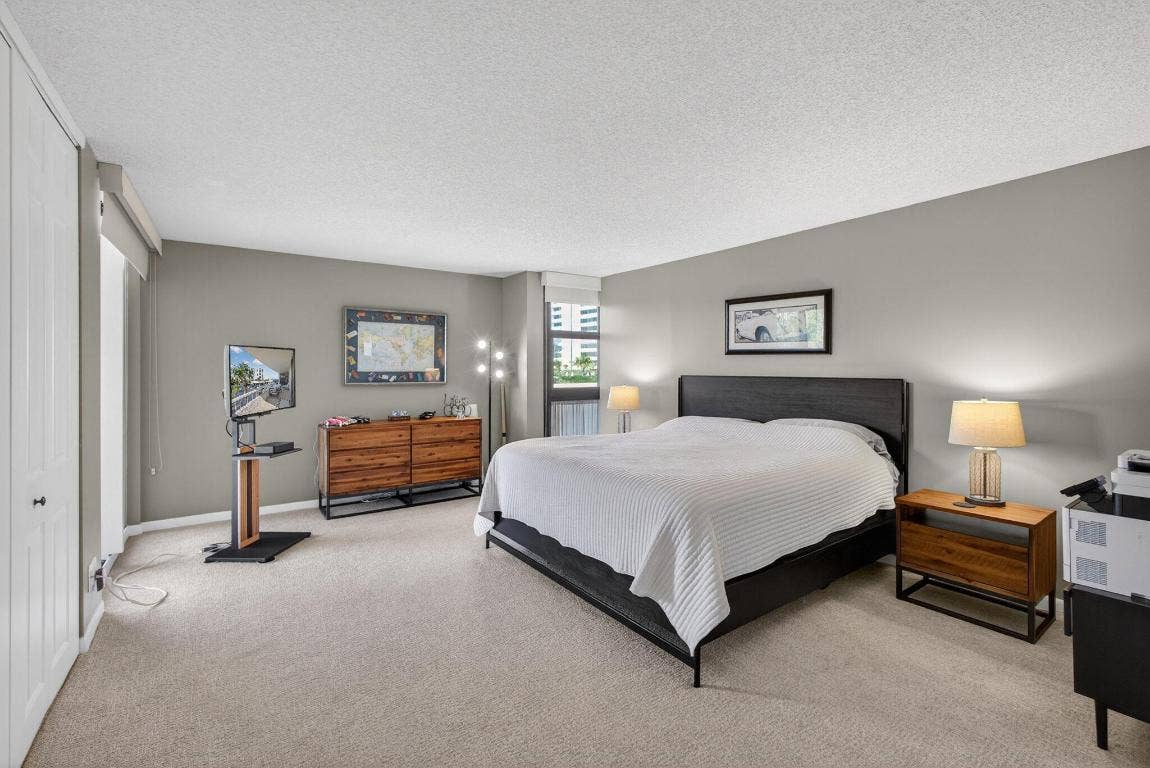 5510 N Ocean Drive, #2d, Singer Island, FL 33404