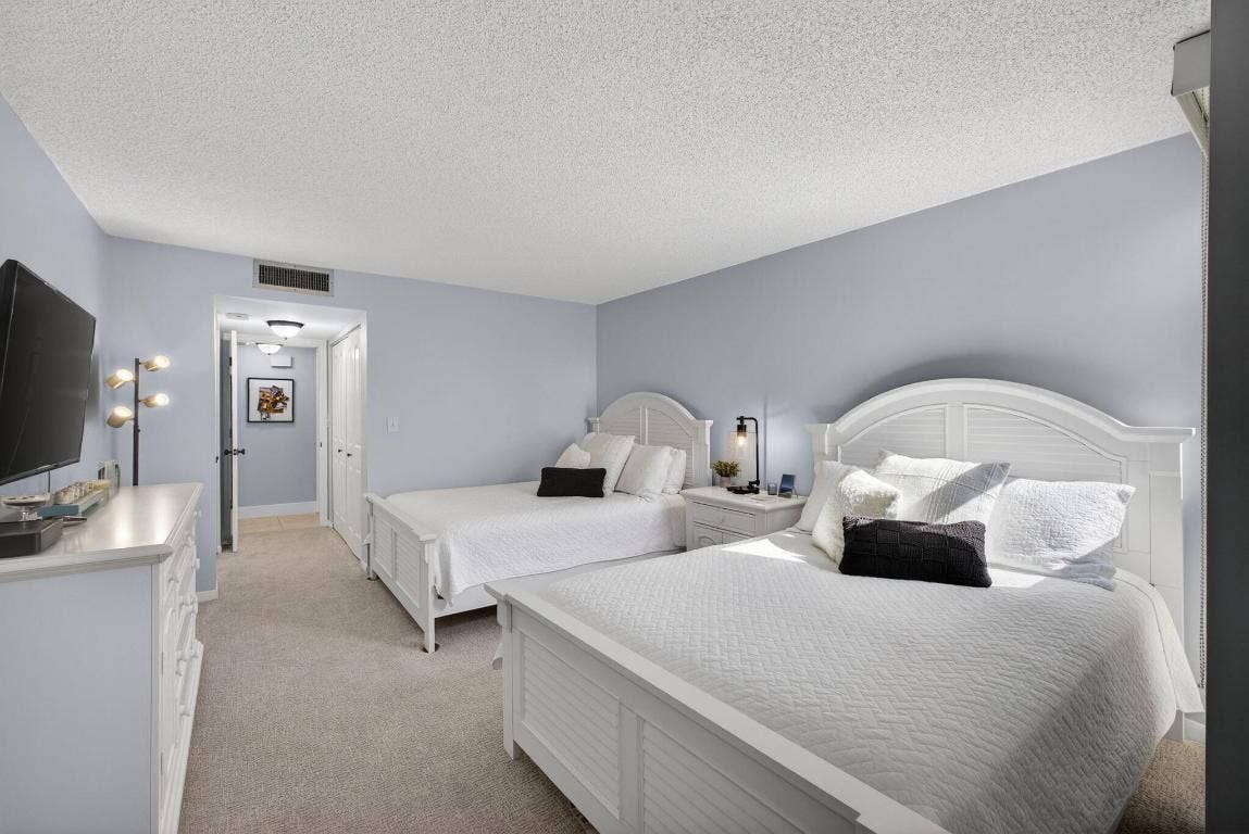 5510 N Ocean Drive, #2d, Singer Island, FL 33404