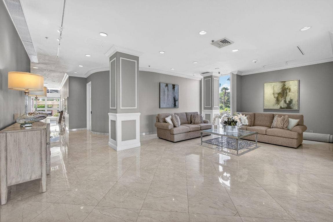5510 N Ocean Drive, #2d, Singer Island, FL 33404