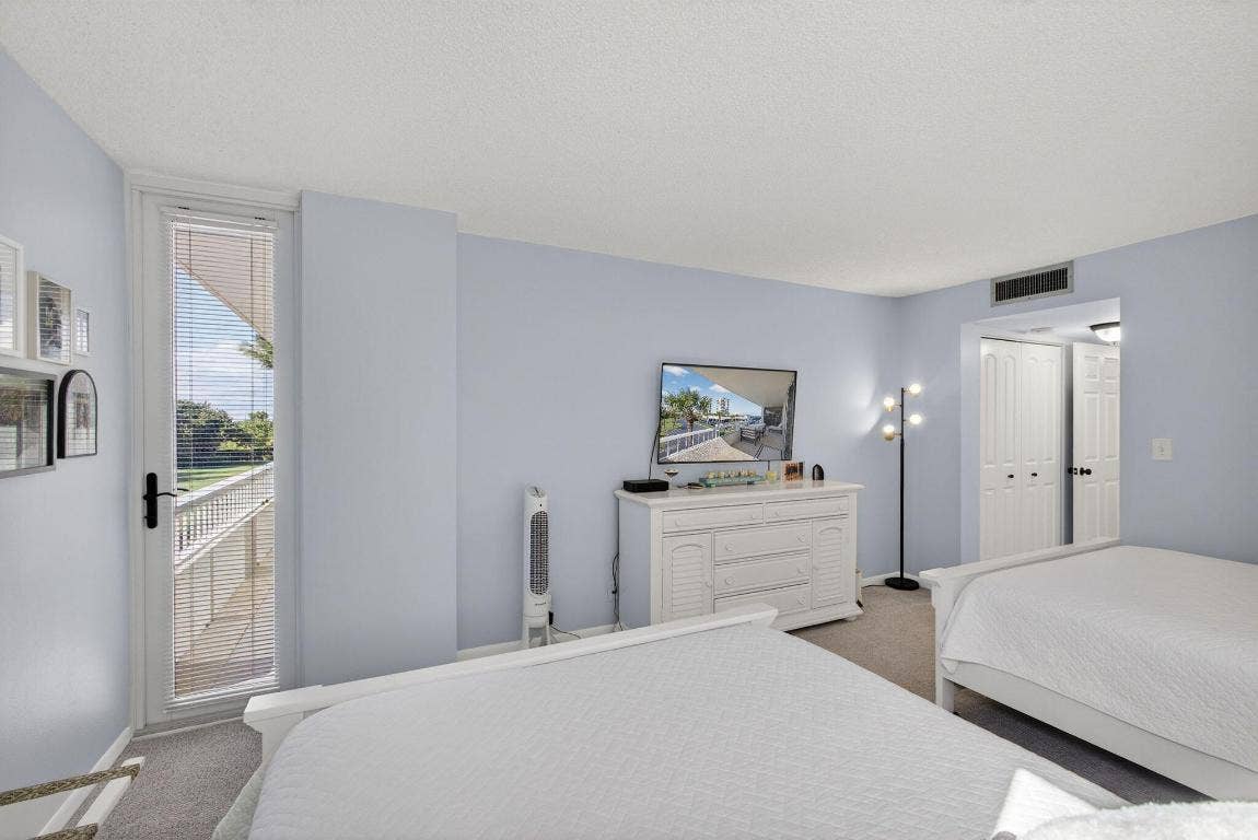 5510 N Ocean Drive, #2d, Singer Island, FL 33404