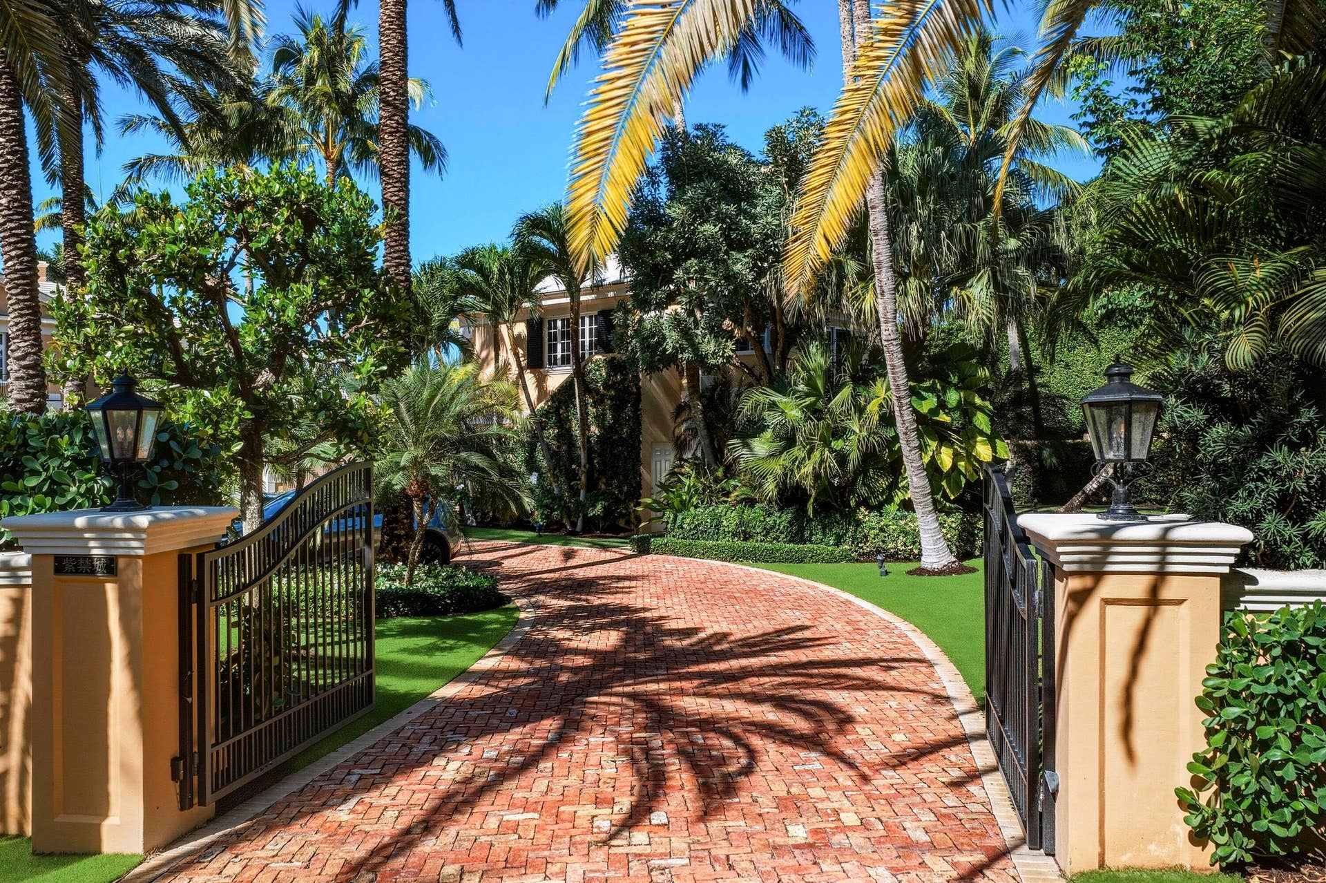 127 Ocean View Road, Palm Beach, FL 33480 DJI_20260116120729_0099_D_with_grass