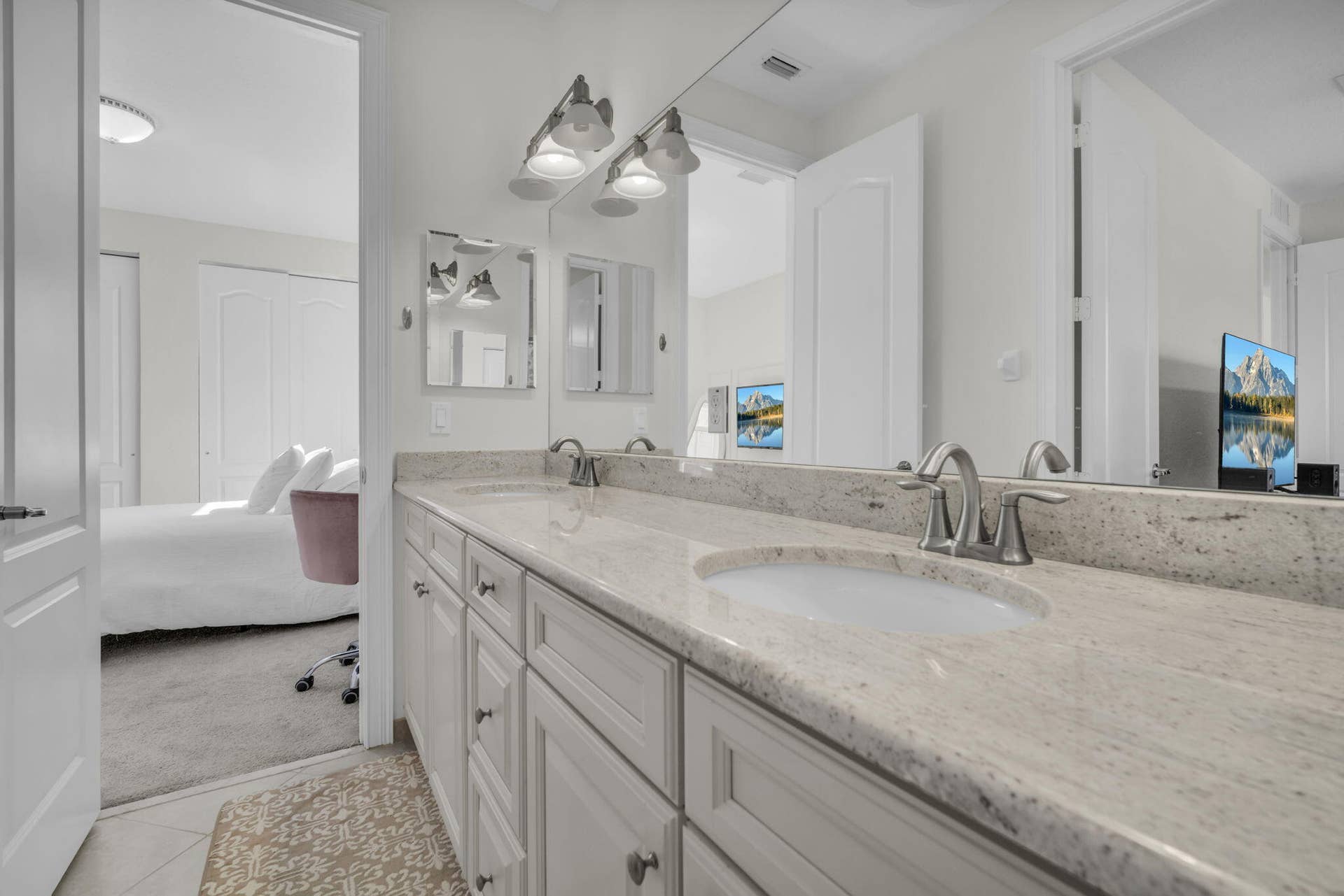 8620 Waterside Court, Parkland, FL 33076 Jack and Jill Bathroom-Double Sinks