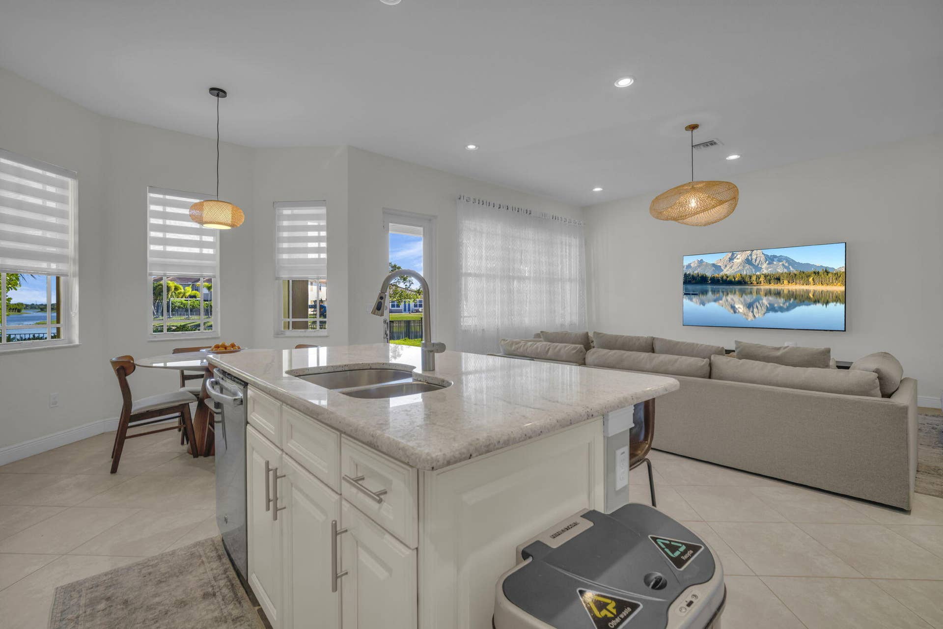 8620 Waterside Court, Parkland, FL 33076 Bright Open Living Space