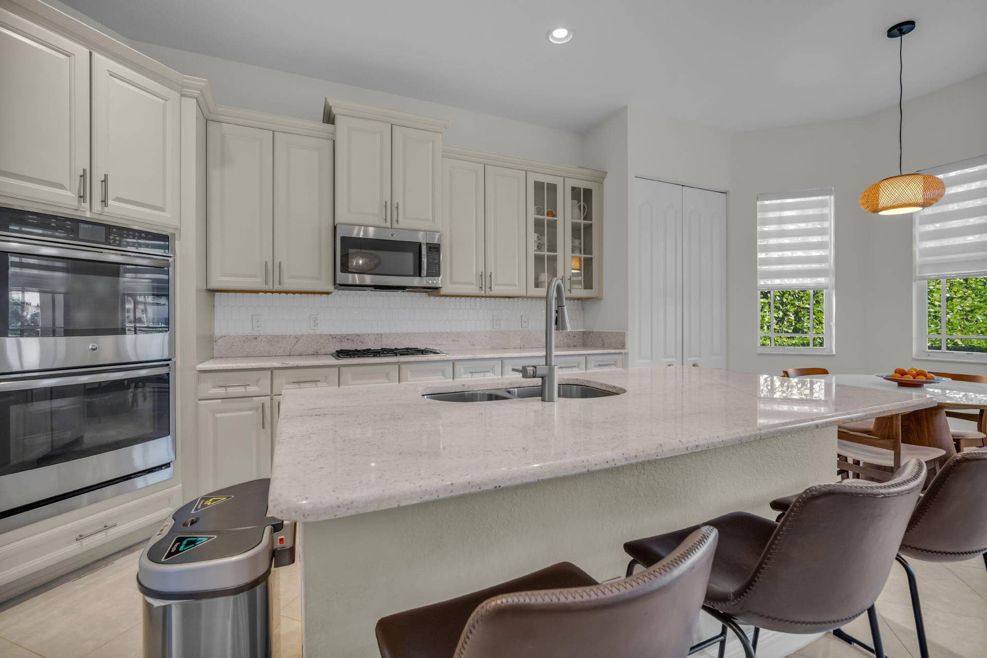 8620 Waterside Court, Parkland, FL 33076 Large Kitchen Island