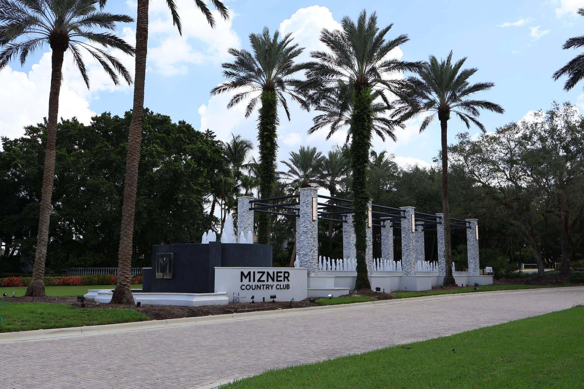 Mizner CC Entryway