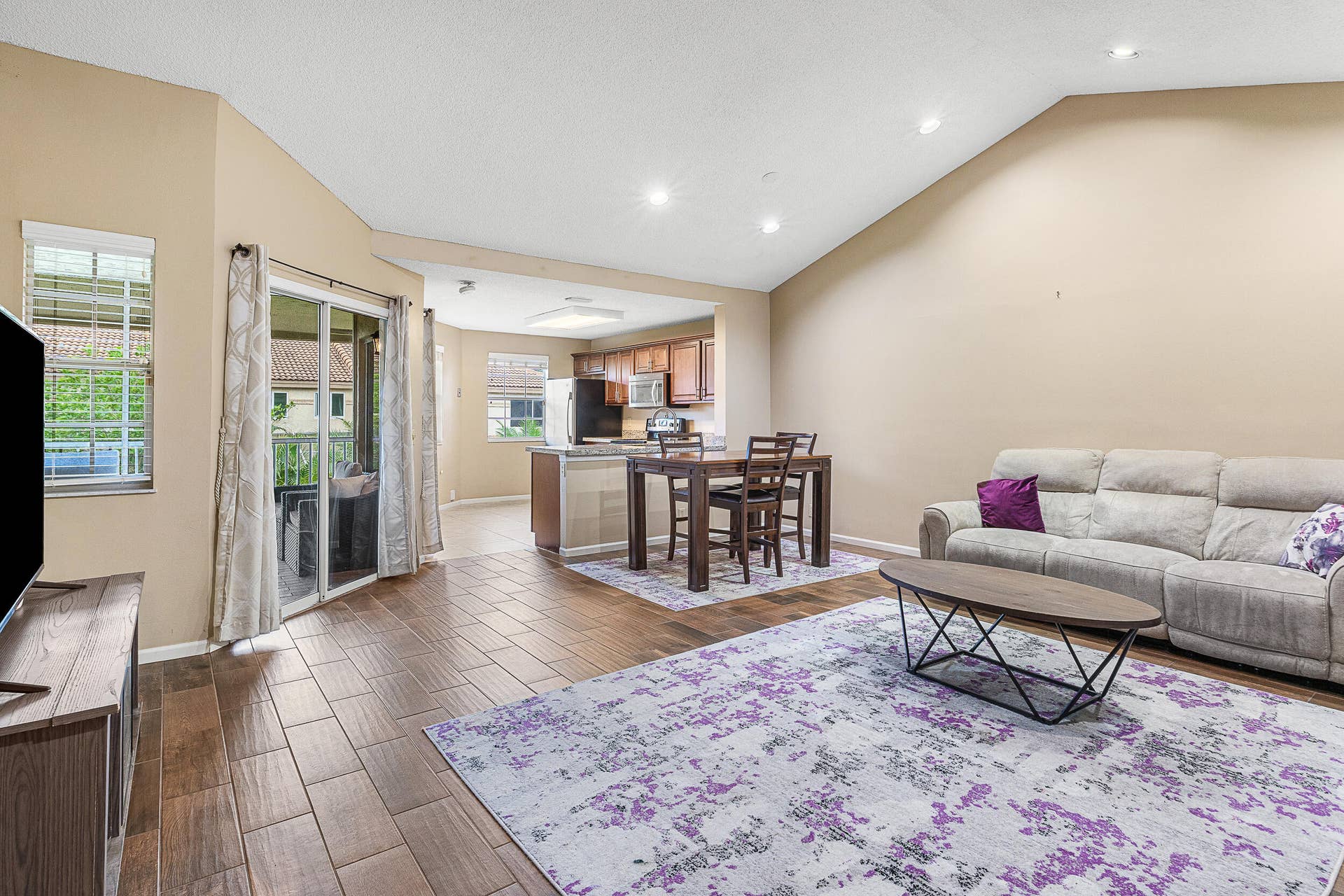 6626 Via Regina, Boca Raton, FL 33433 Living/Dining