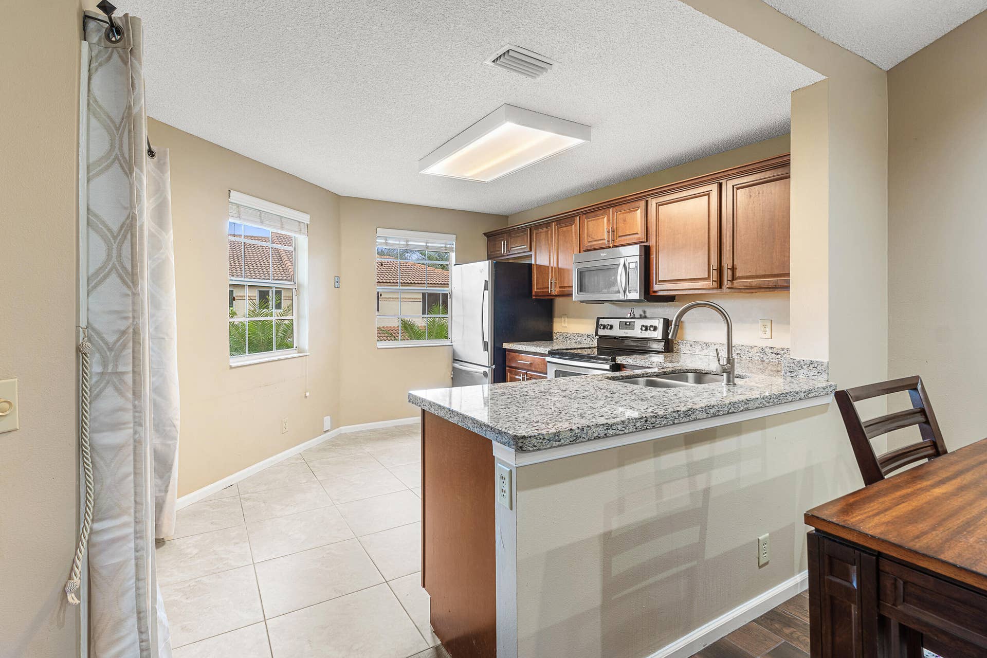6626 Via Regina, Boca Raton, FL 33433 Kitchen