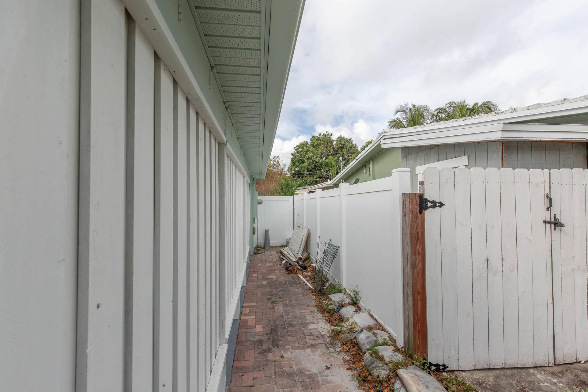 405 NE 24th Avenue, Pompano Beach, FL 33062 405 NE 24th Avenue, Pompano Beach, FL 33062