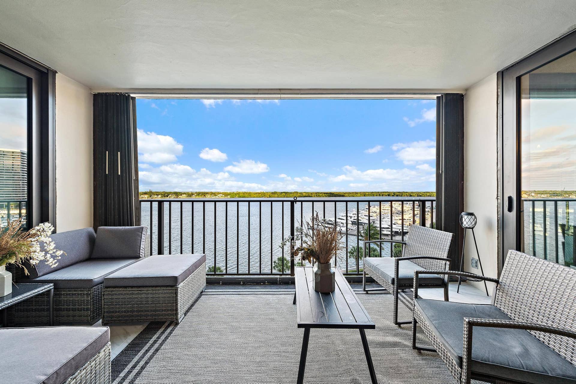 124 Lakeshore Dr unit 929-2