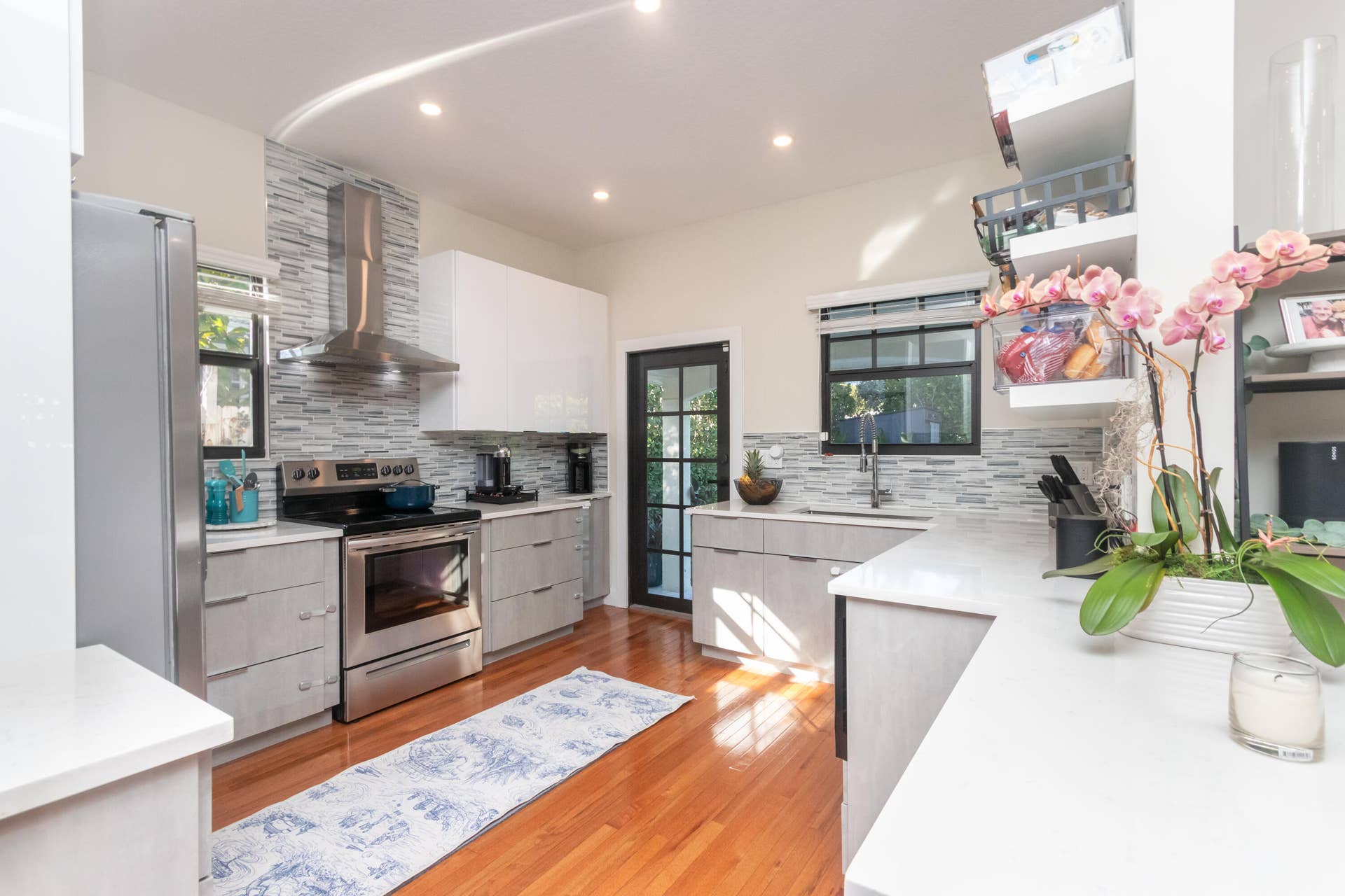 Lots of natural light in the kitchen