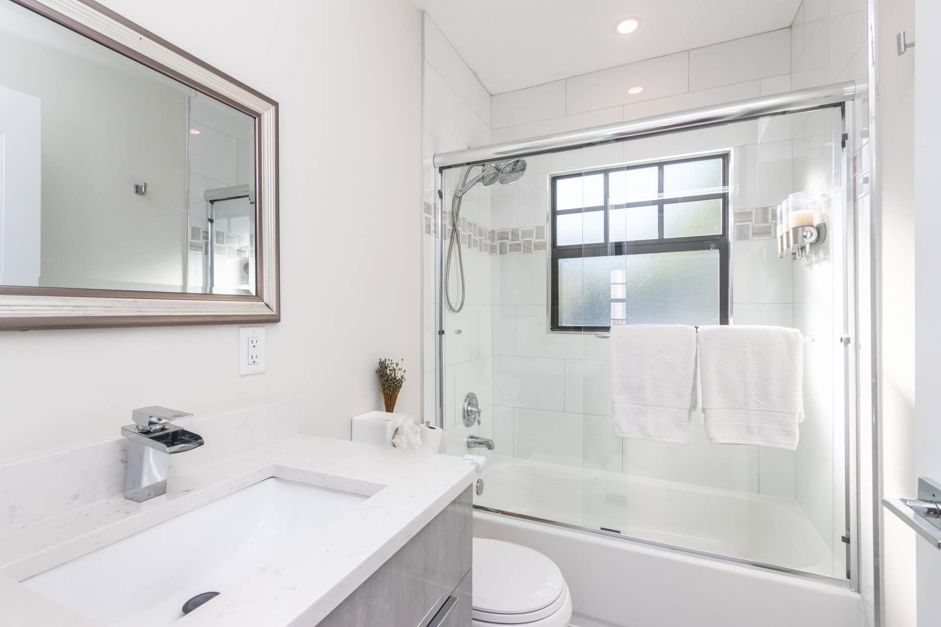 Full guest bath on second floor