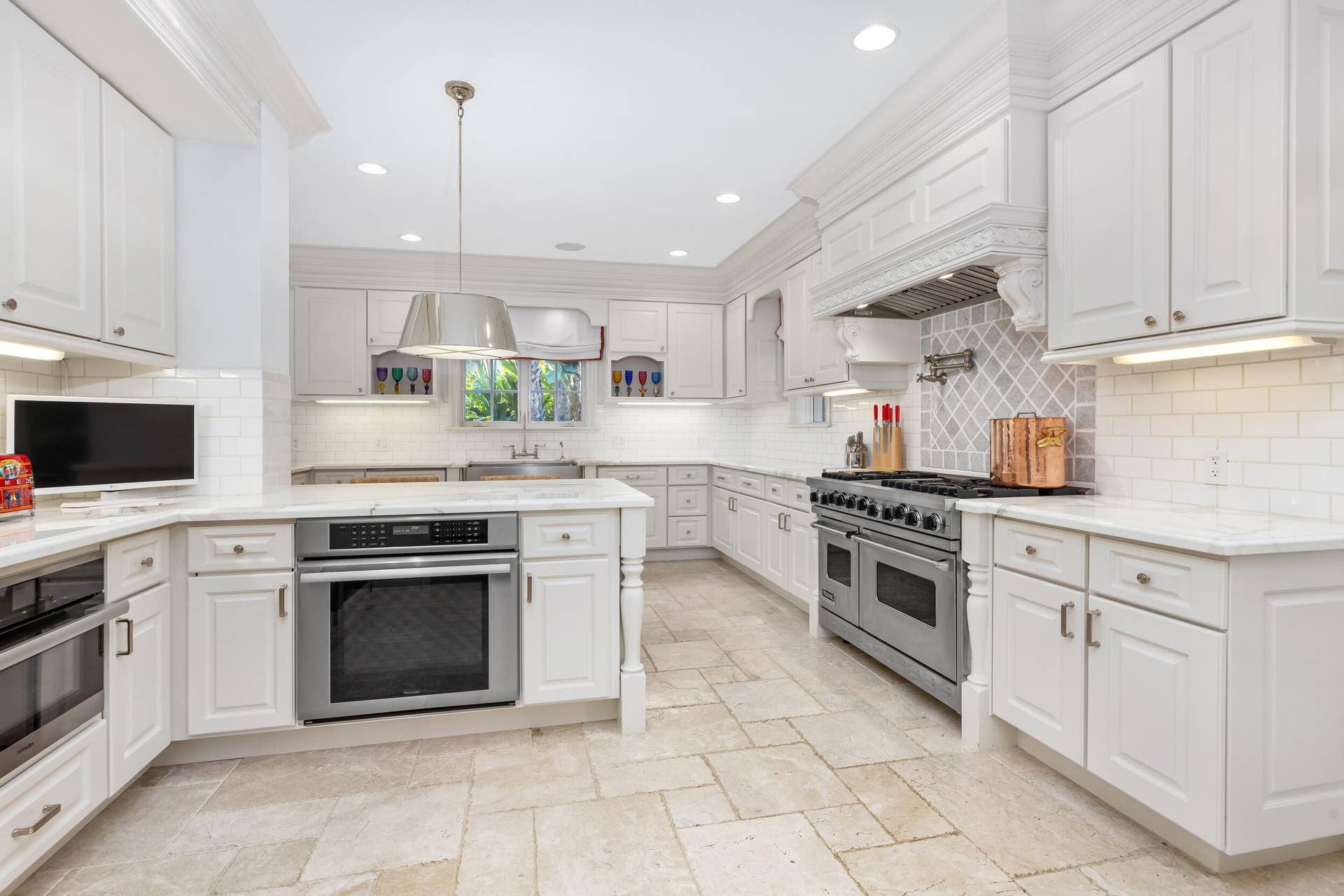9 Via Vizcaya, Palm Beach, FL 33480 9 Via Vizcaya, Palm Beach, FL 33480