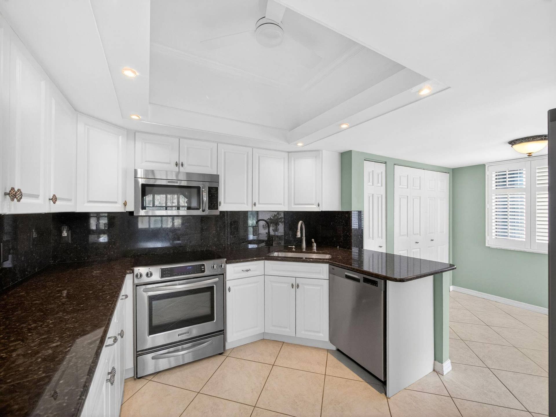 1660 Twelve Oaks Way, #303, North Palm Beach, FL 33408 Kitchen 1