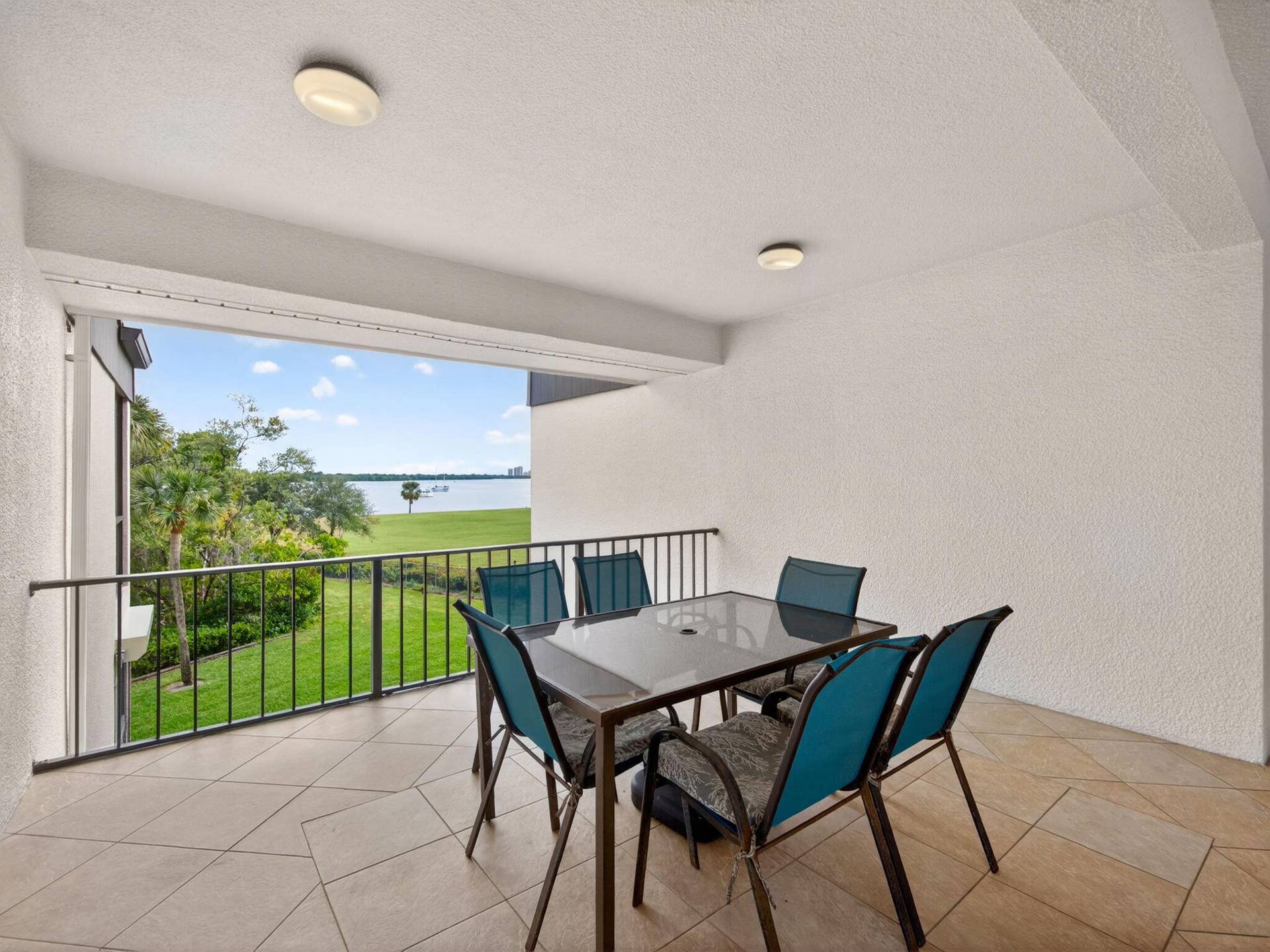 1660 Twelve Oaks Way, #303, North Palm Beach, FL 33408 Community Porch
