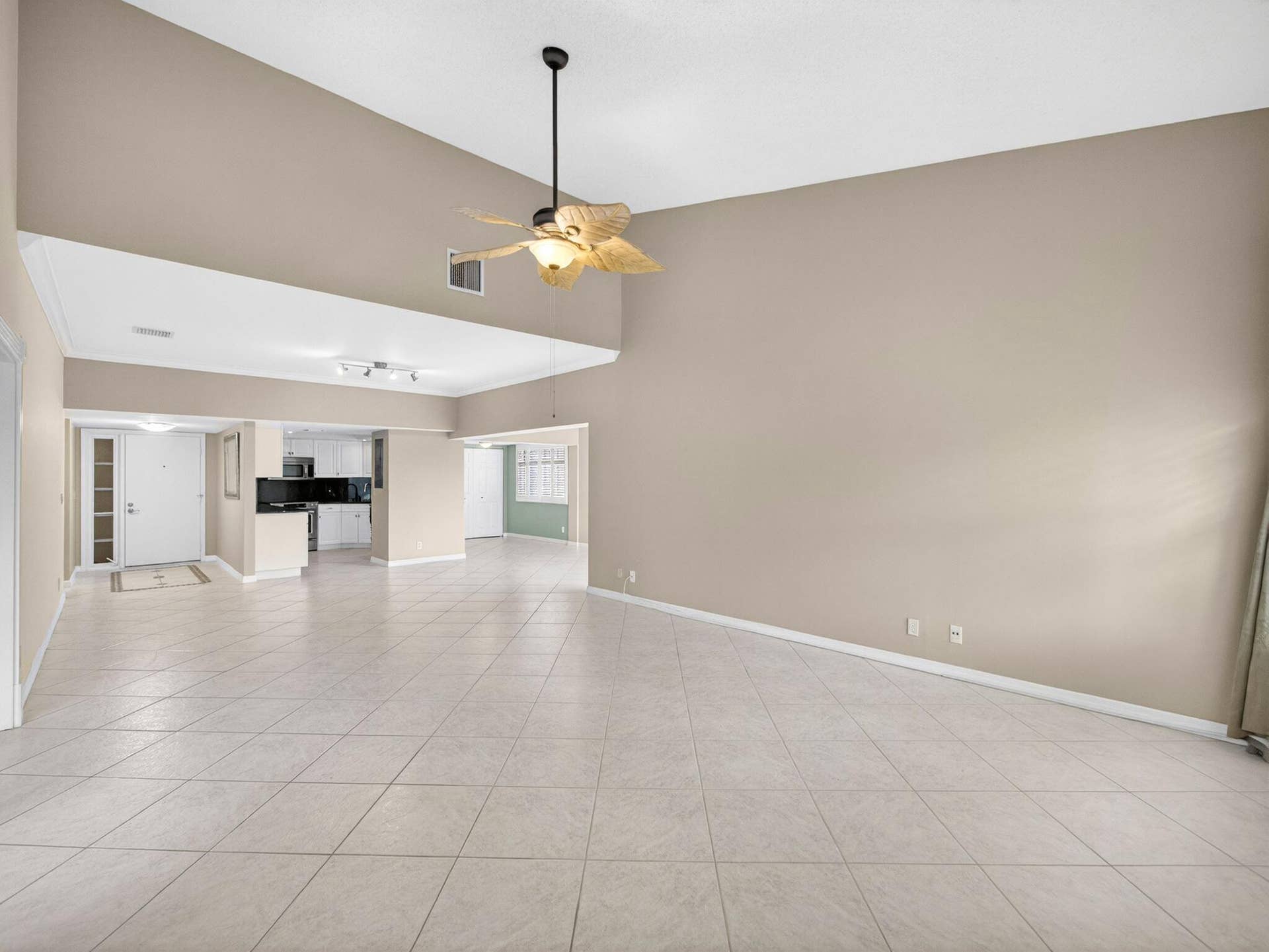 1660 Twelve Oaks Way, #303, North Palm Beach, FL 33408 Living Room