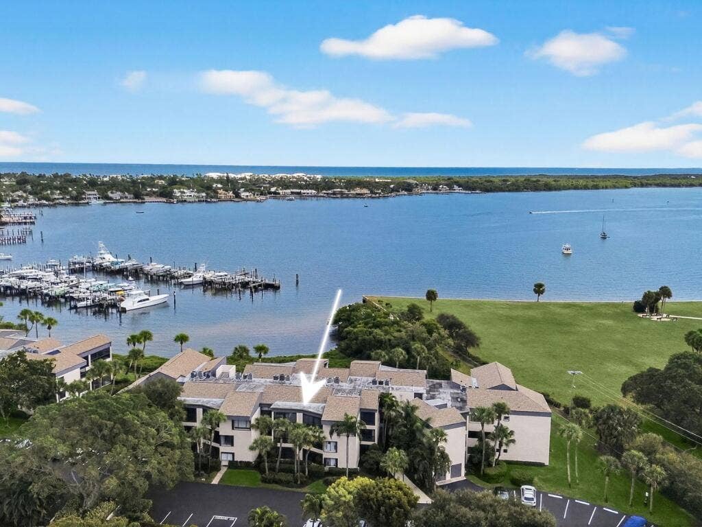 1660 Twelve Oaks Way, #303, North Palm Beach, FL 33408 1660 Twelve Oaks Way, Unit 303