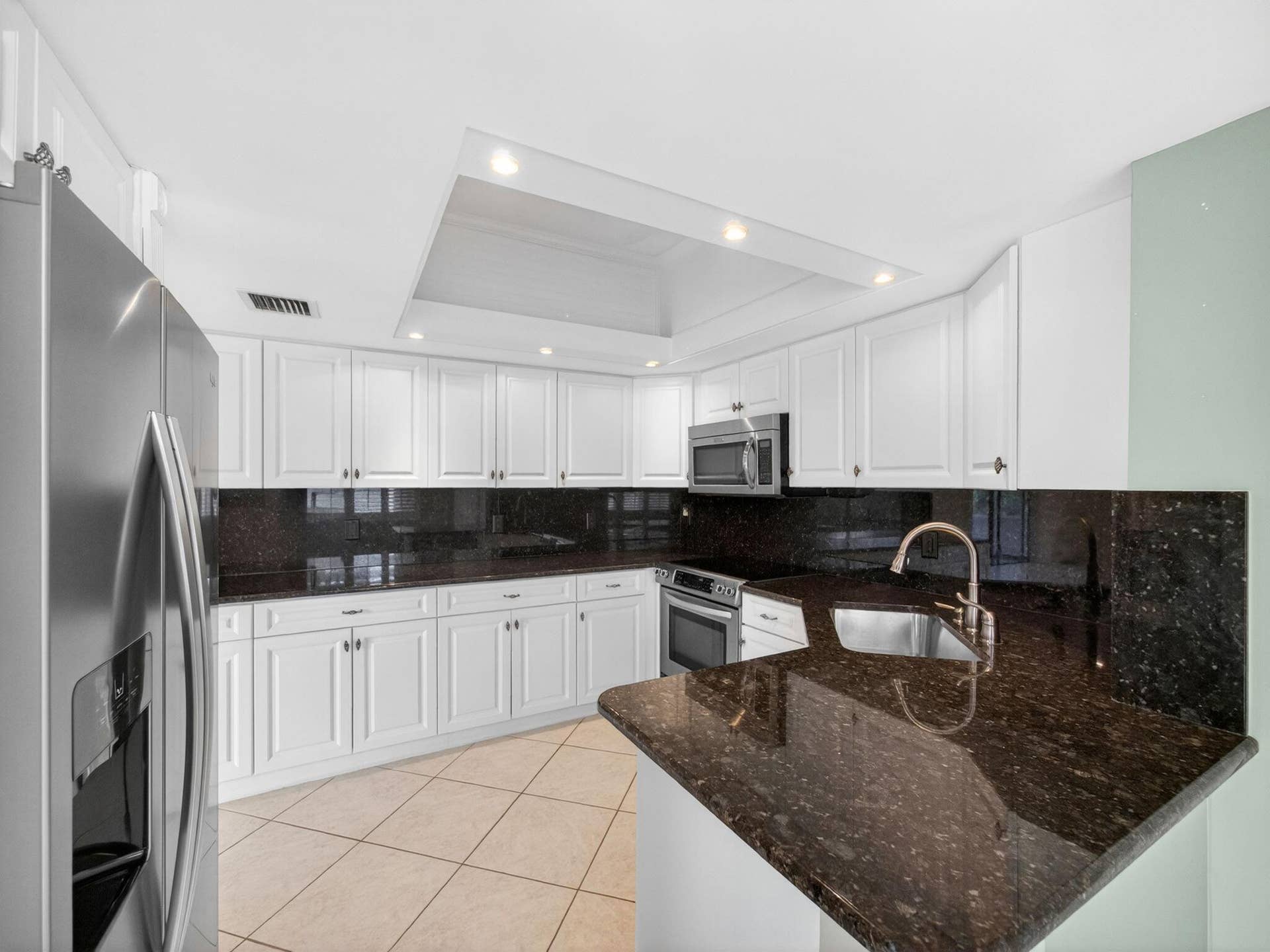 1660 Twelve Oaks Way, #303, North Palm Beach, FL 33408 Kitchen