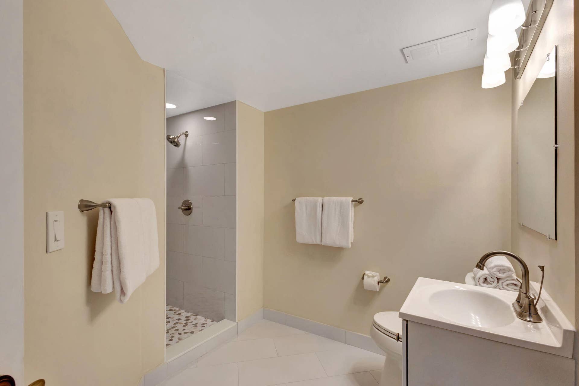 600 Uno Lago Drive, #205, Juno Beach, Juno Beach, FL 33408 2nd Bath