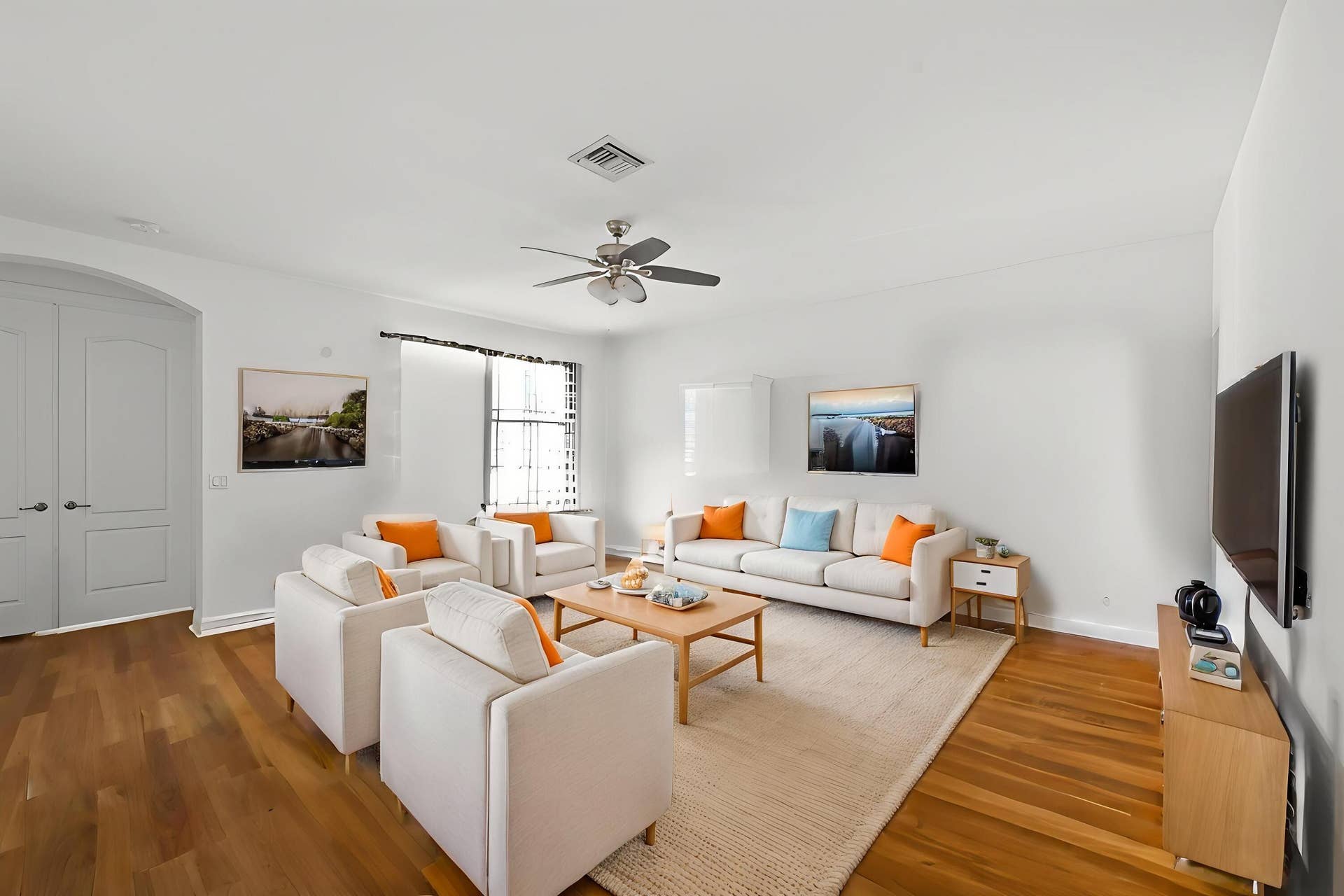 24_ra1_2642 - Living Room - Standard - 1