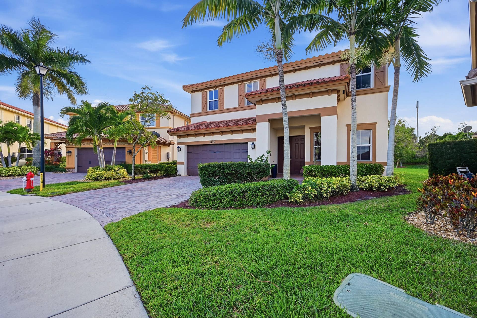4176 Sq Ft