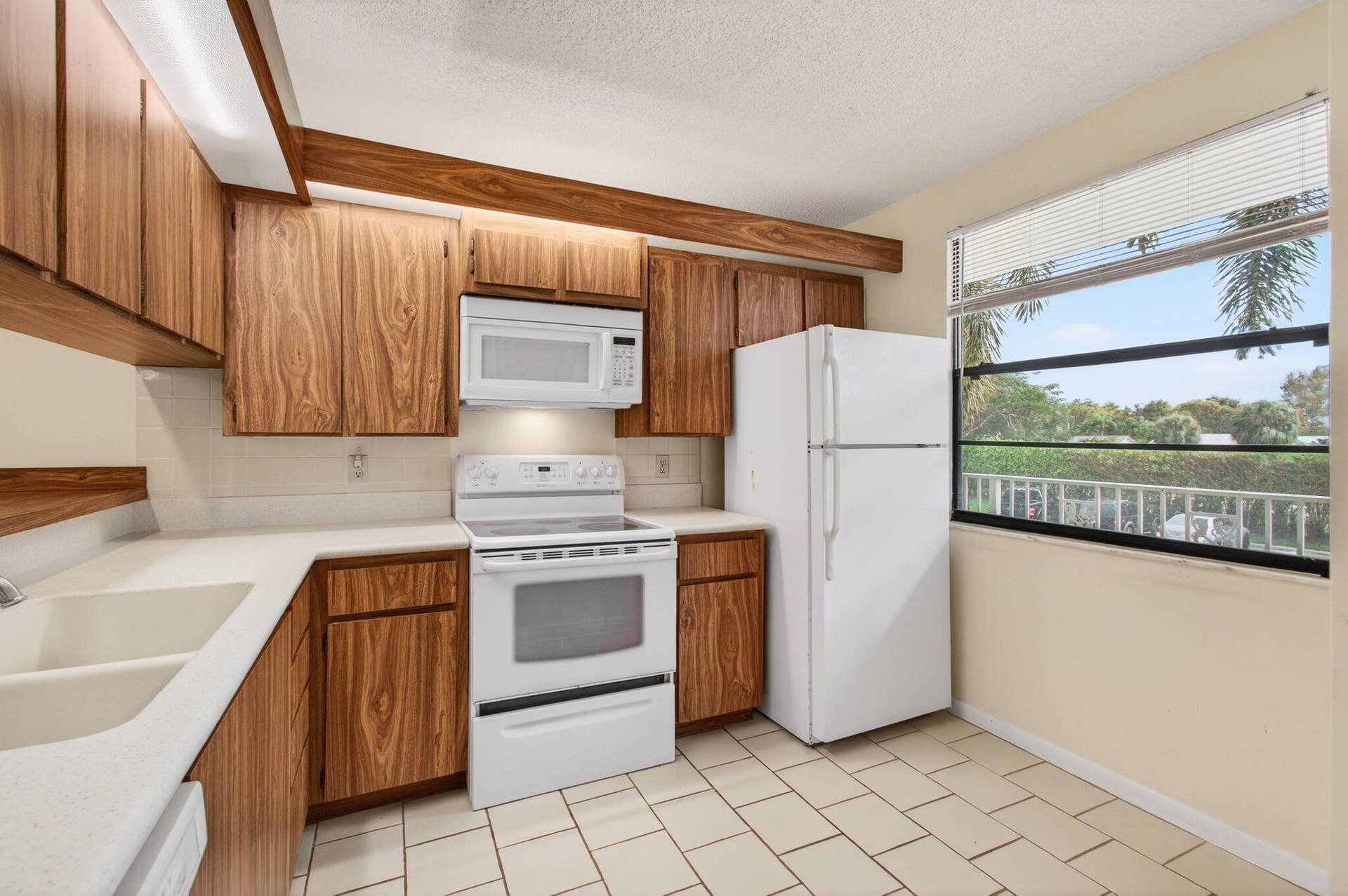 6049 Balboa Circle, #205, Boca Raton, FL 33433 6049 Balboa Circle, #205, Boca Raton, FL 33433