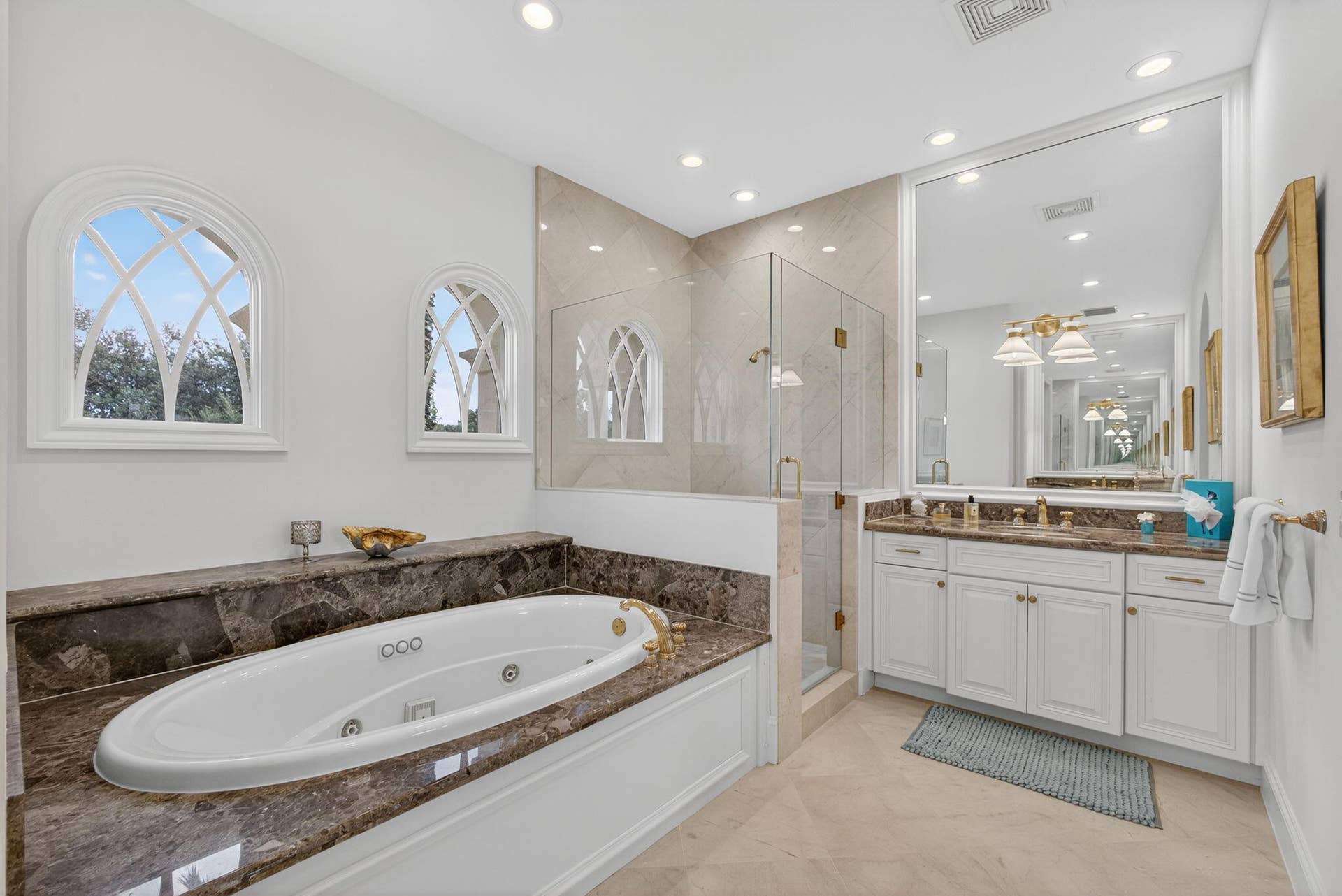 11912 Palma Drive, Palm Beach Gardens, FL 33418 Guest Bath #2