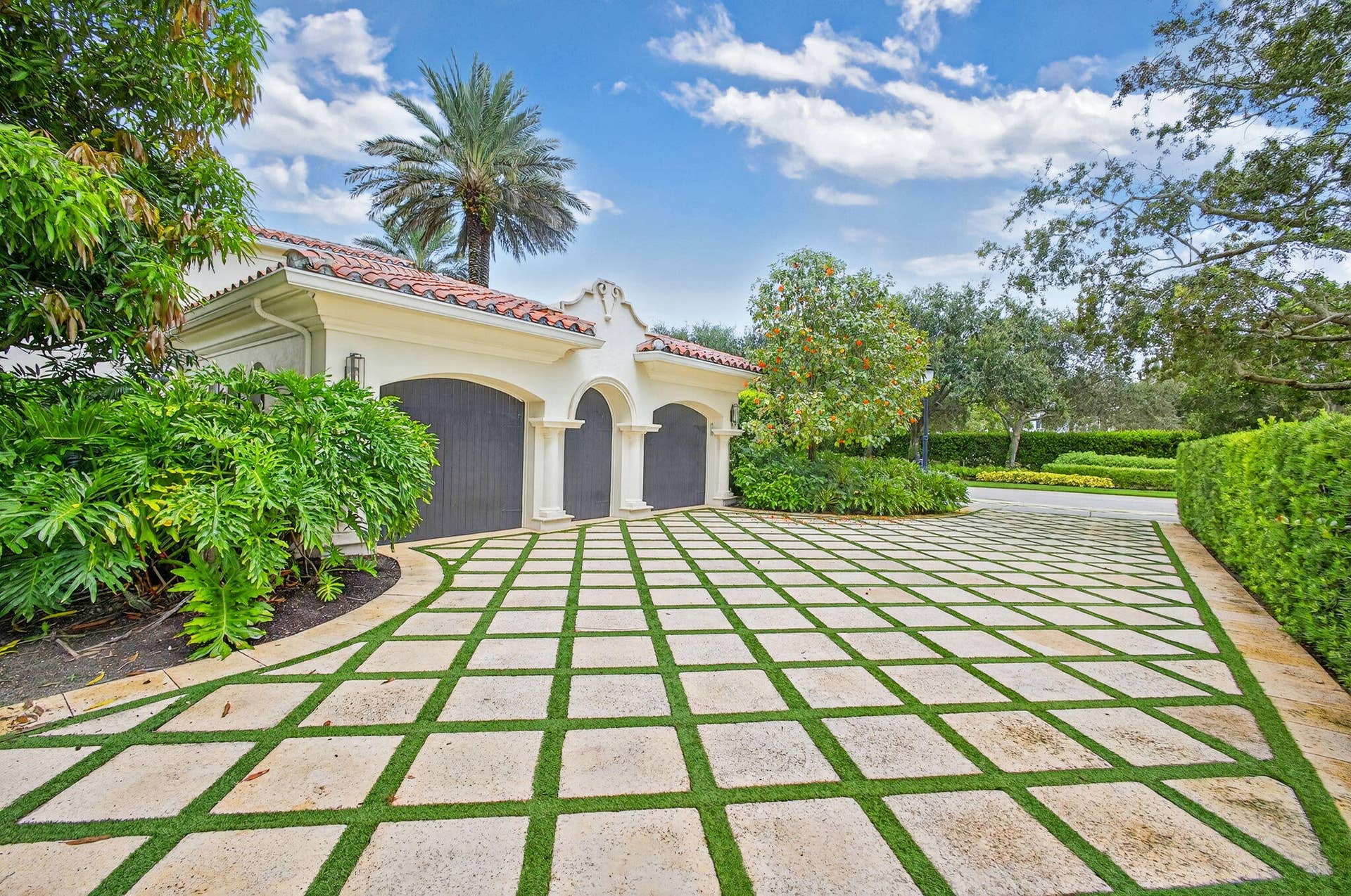 11912 Palma Drive, Palm Beach Gardens, FL 33418 Driveway