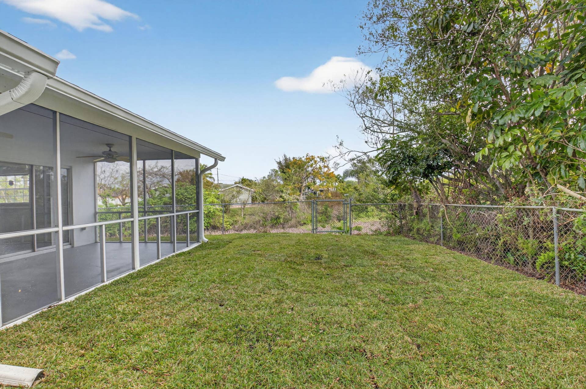 9197 SW 3rd Street, Boca Raton, FL 33428 Right Side Yard