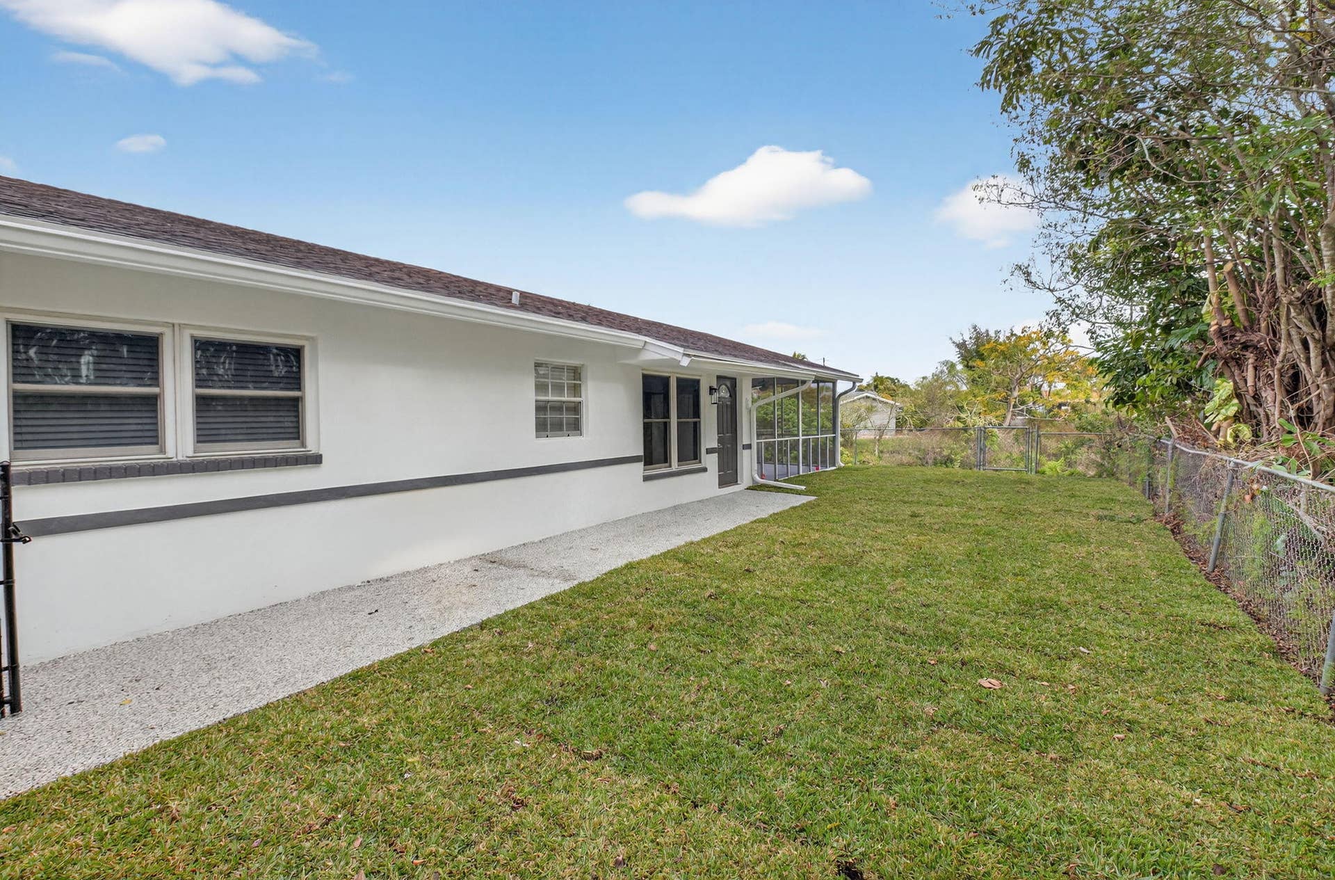 9197 SW 3rd Street, Boca Raton, FL 33428 Walkway + Side Yard