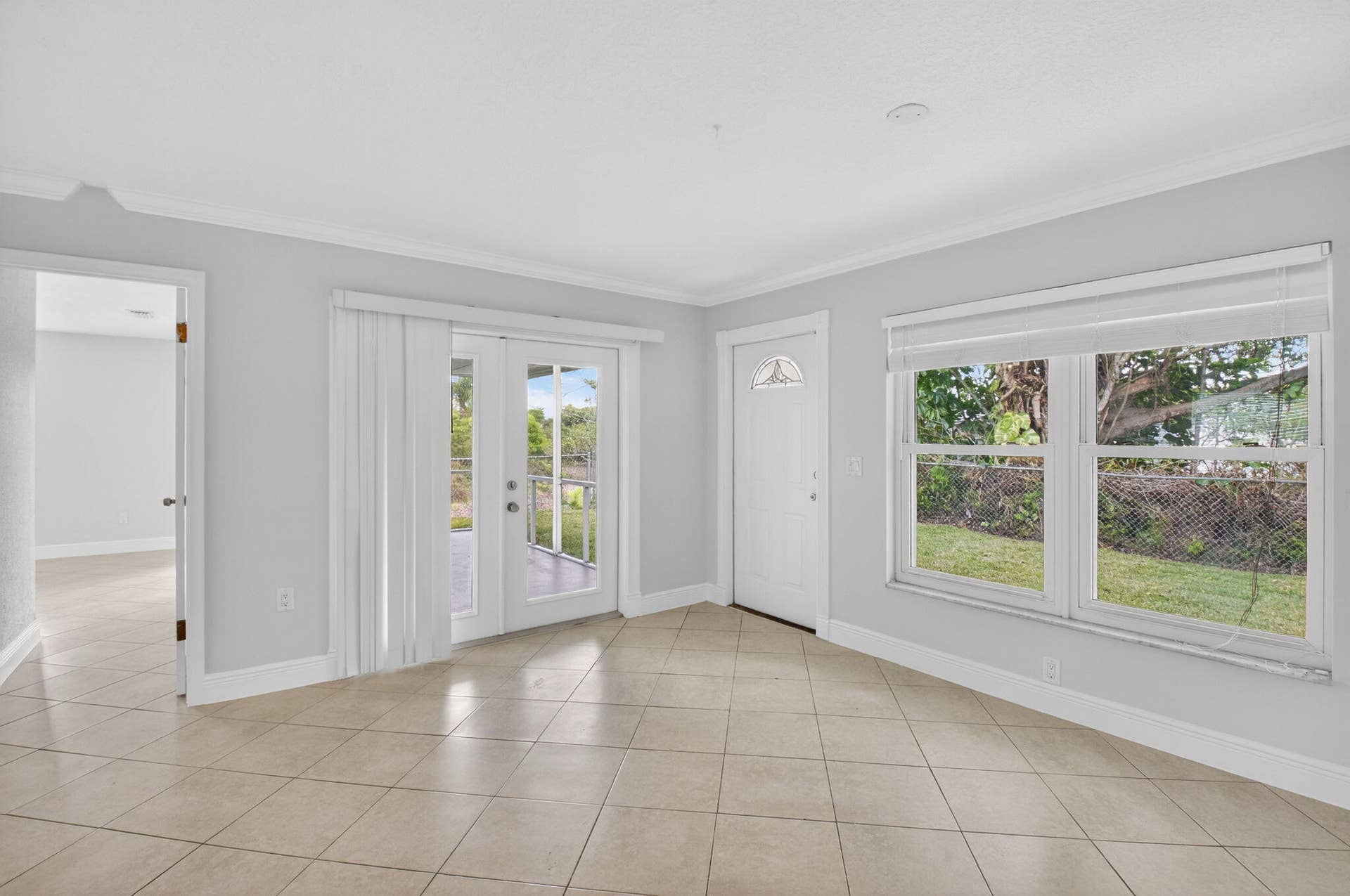 9197 SW 3rd Street, Boca Raton, FL 33428 Entry Way