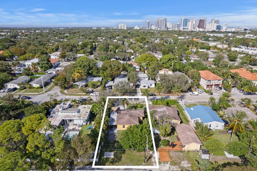 Property photo for 516 SW 17th Street, Fort Lauderdale, FL