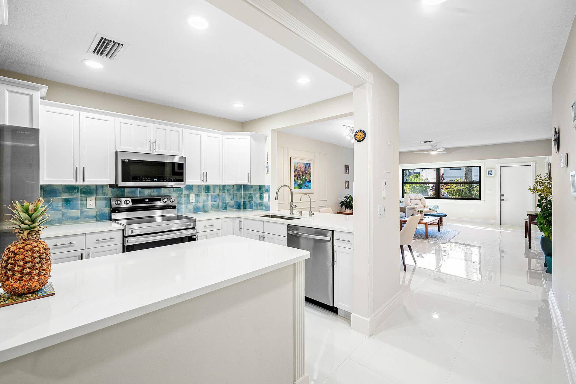 2016 SW 29th Court, #5b1, Delray Beach, FL 33445 Island Kitchen