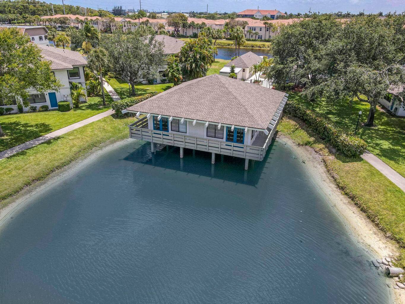 2016 SW 29th Court, #5b1, Delray Beach, FL 33445 Waterfront Clubhouse