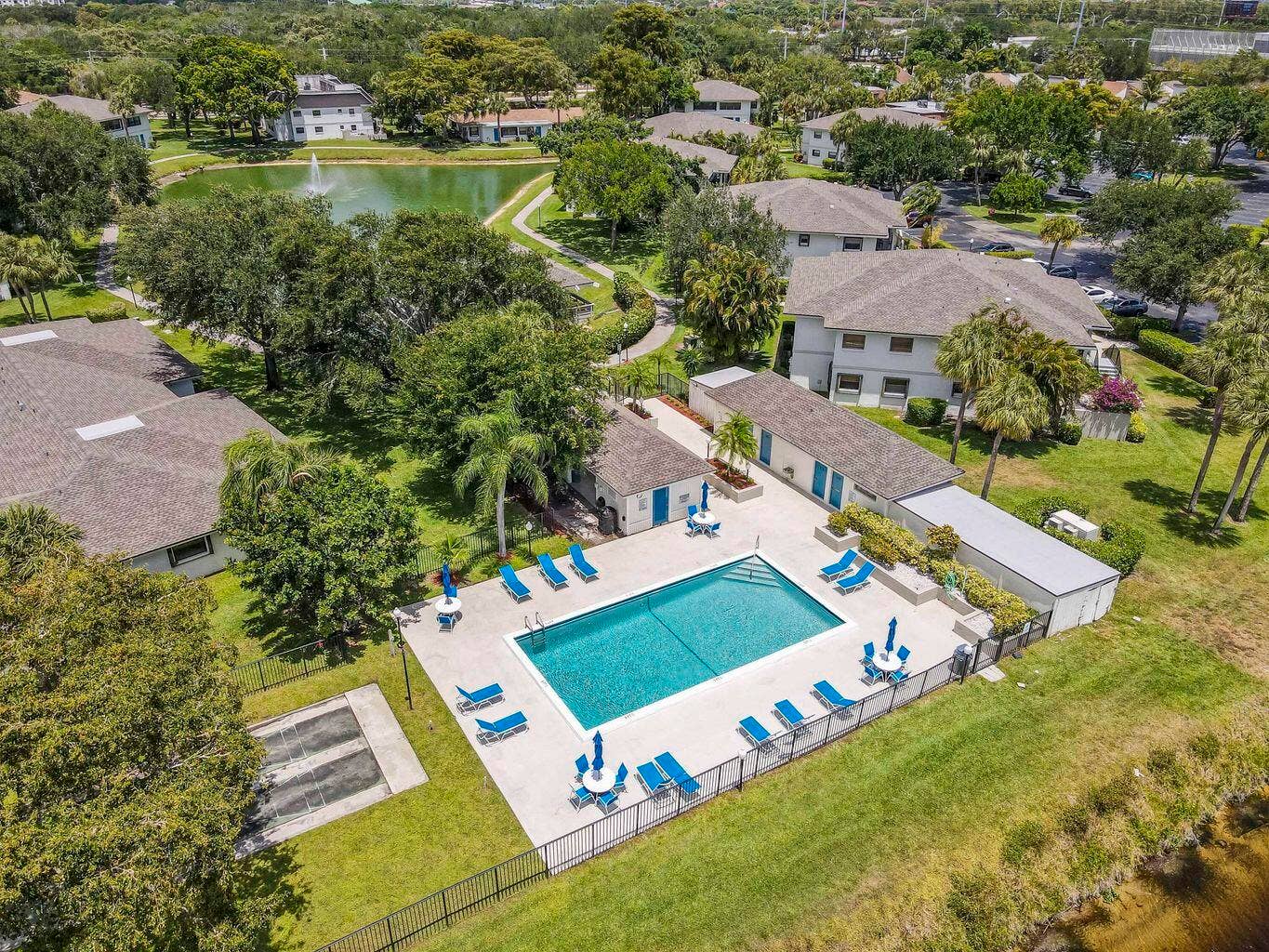 2016 SW 29th Court, #5b1, Delray Beach, FL 33445 Community Poool