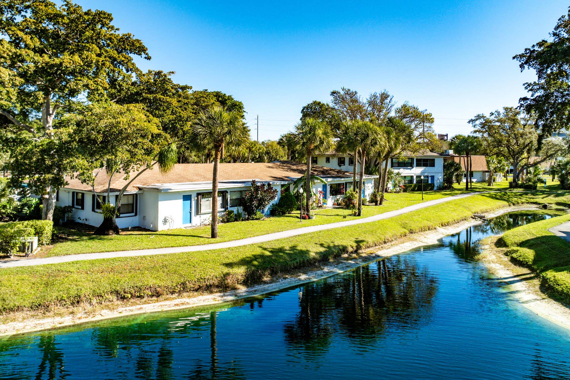 2016 SW 29th Court, #5b1, Delray Beach, FL 33445 Gorgeous Lake Views