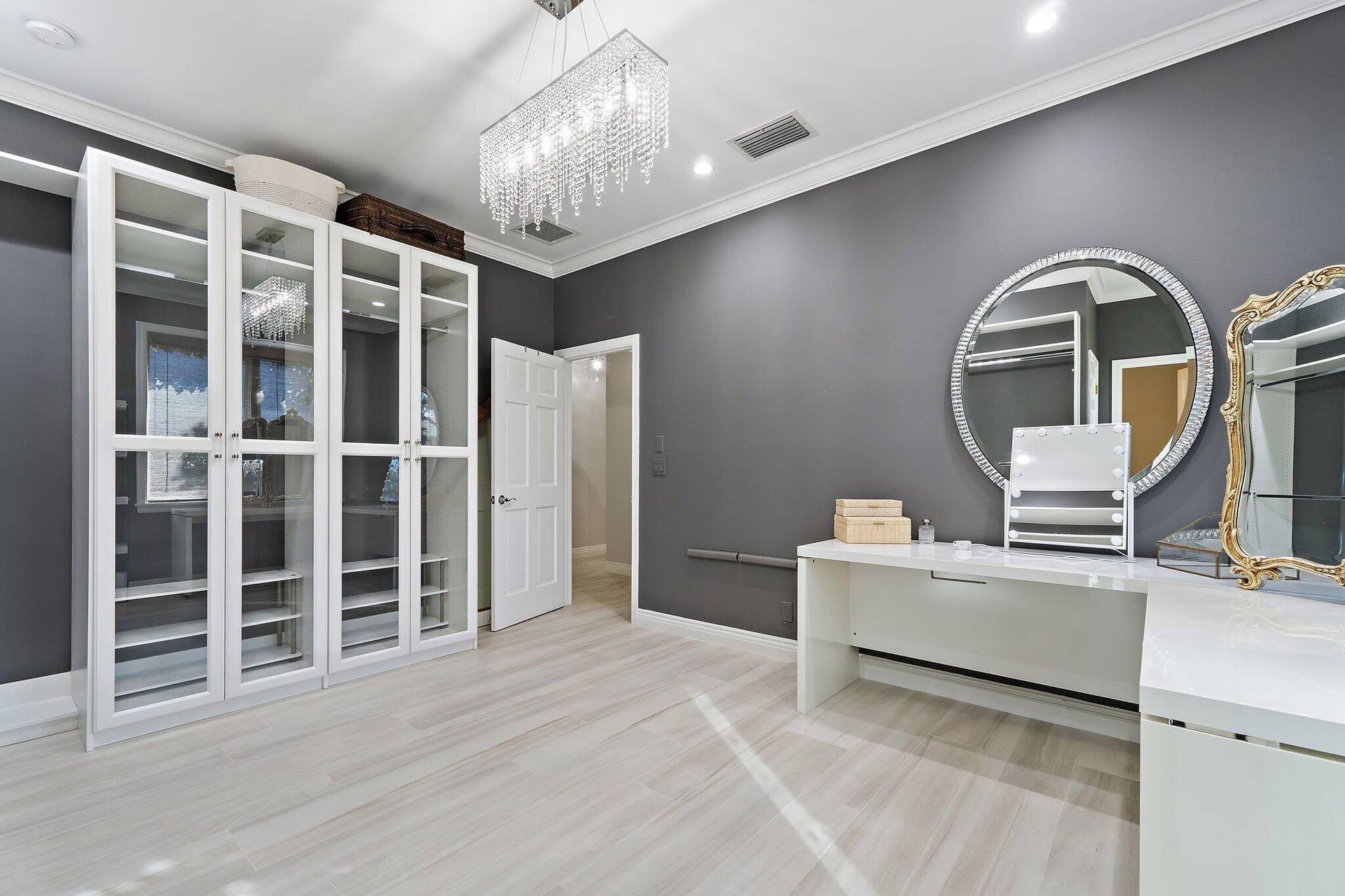 Guest Bedroom - Dressing Room