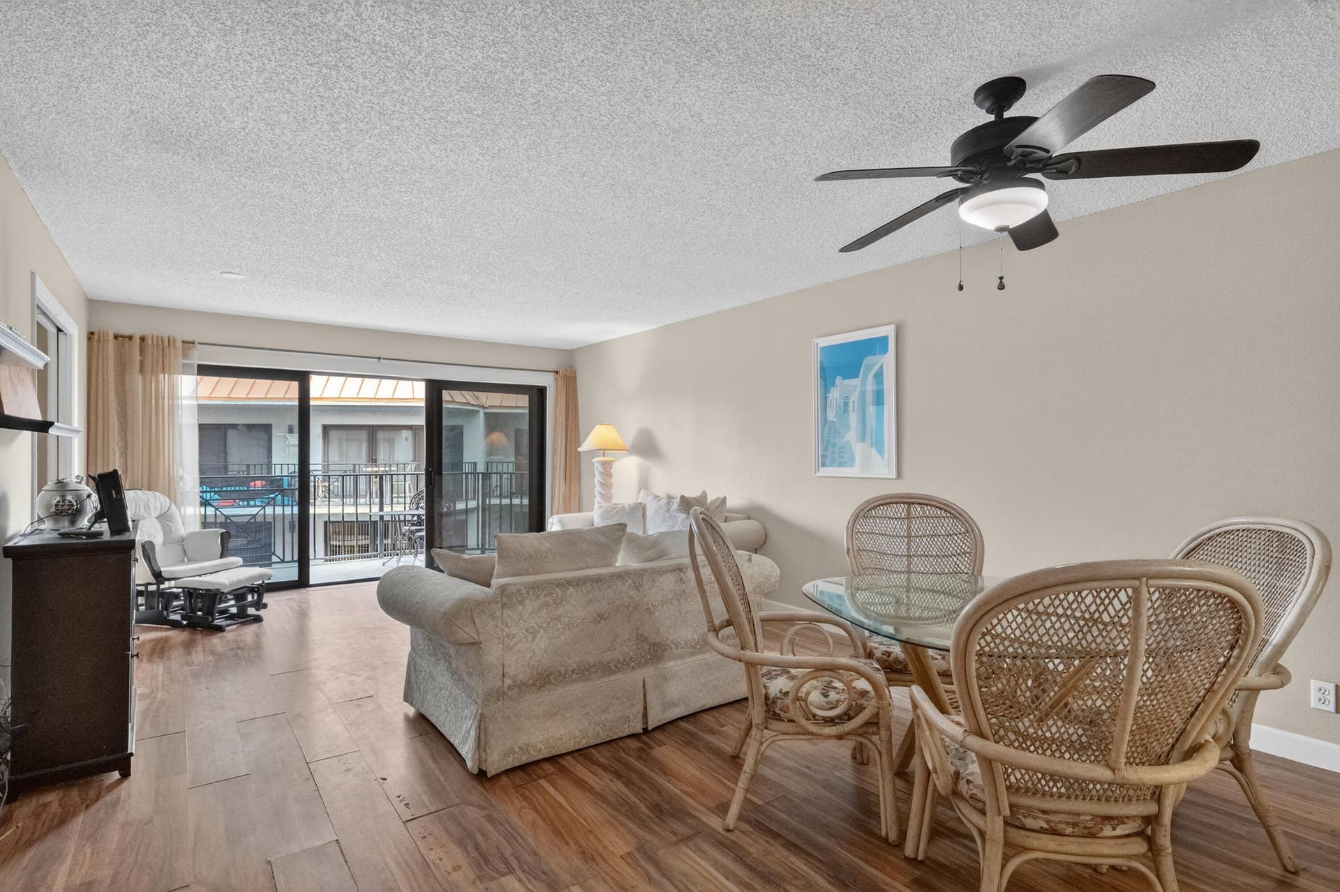 Living / Dining Area